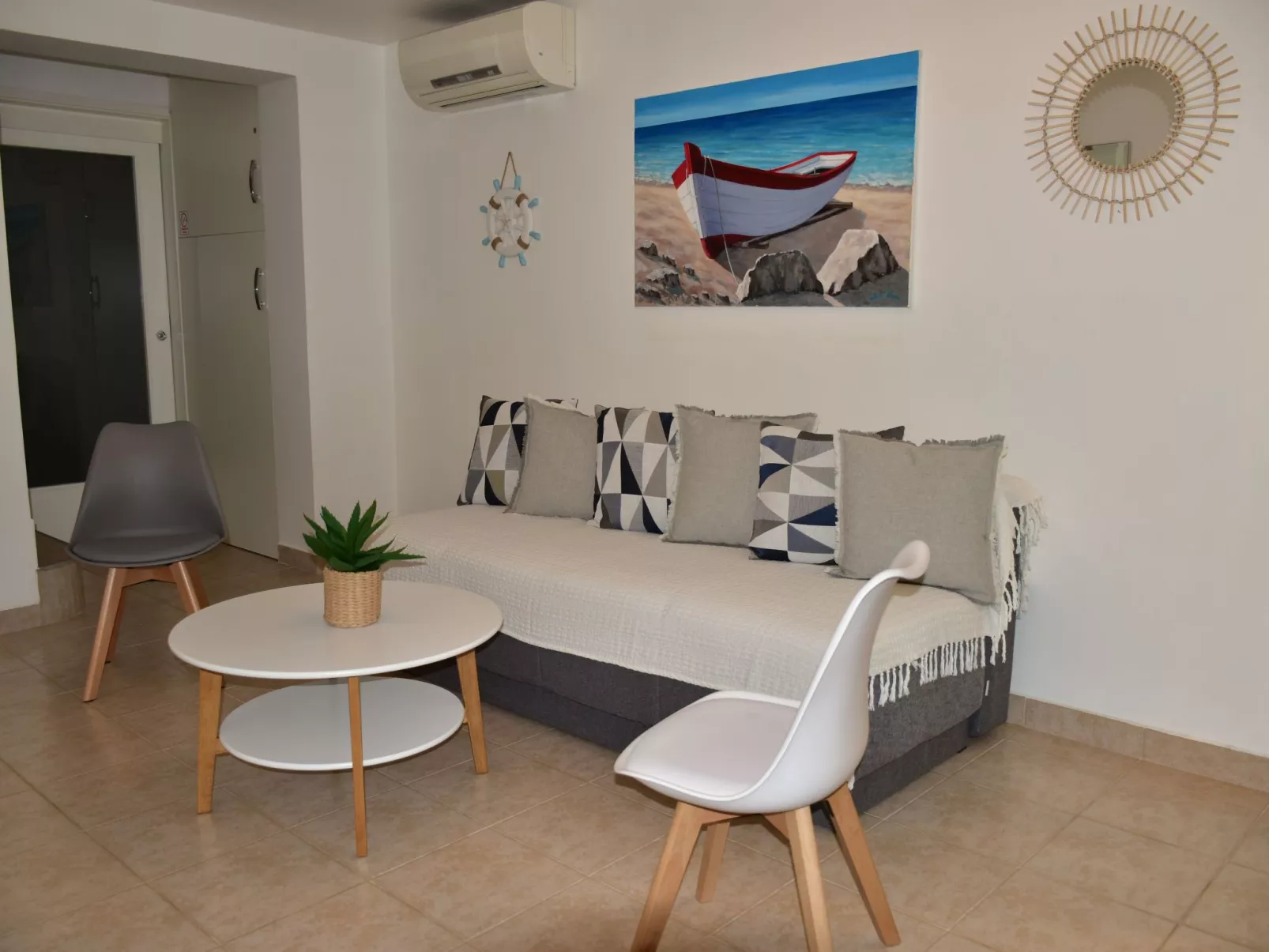 Mit Blick auf das Wasser-Inside