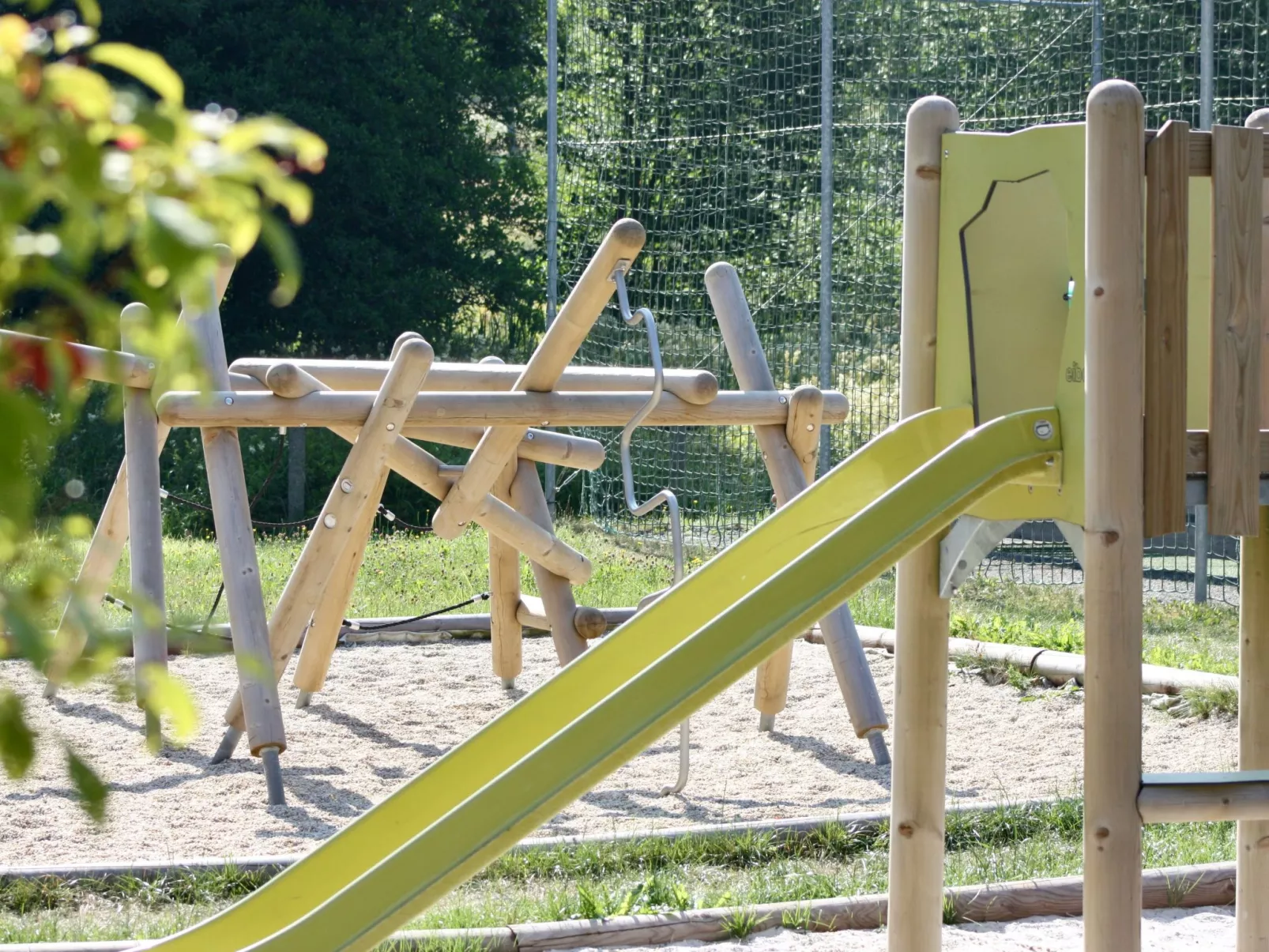 Bungalow mit Garten, Grill und Terrasse-Image-tags.info