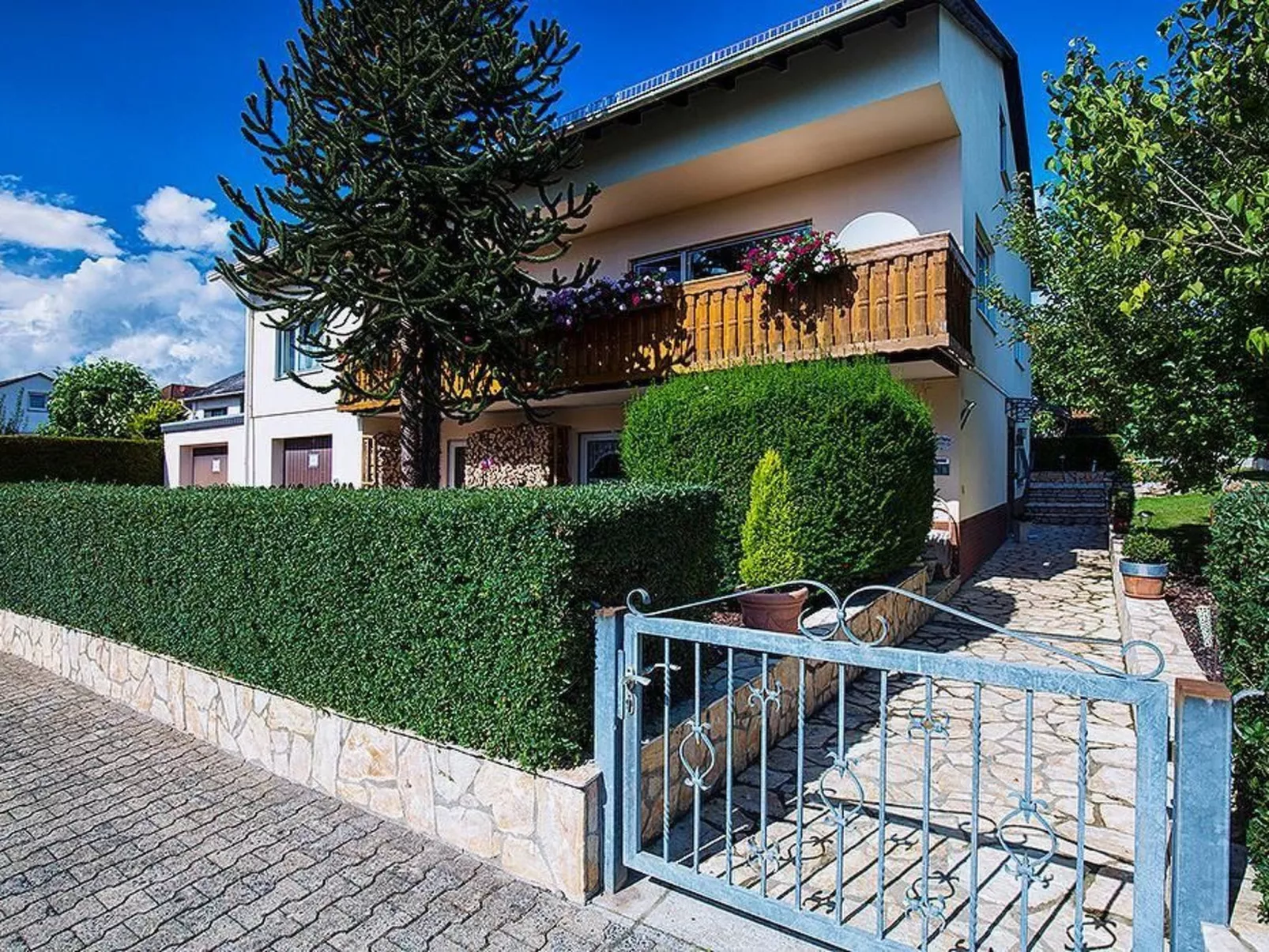 Zum Mensfelder Kopf-Dehors