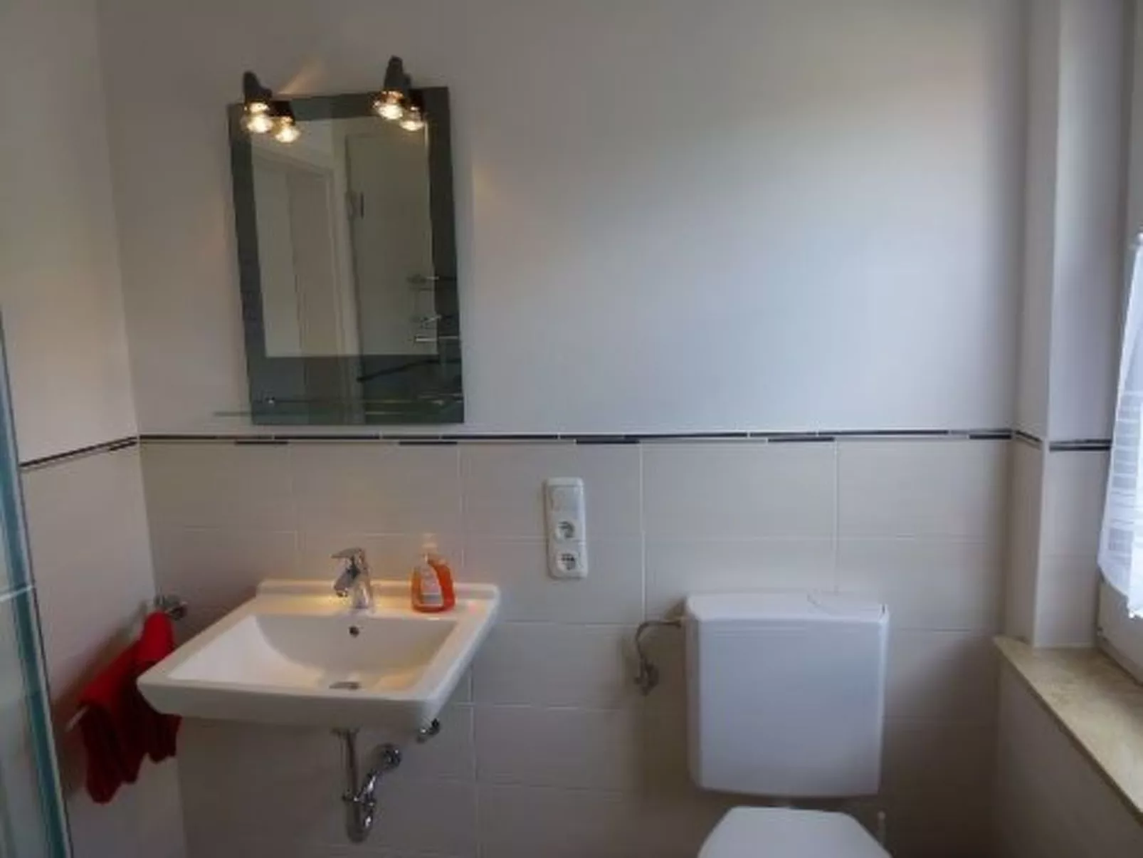 Mit eigenem Garten und Grill-Dedans