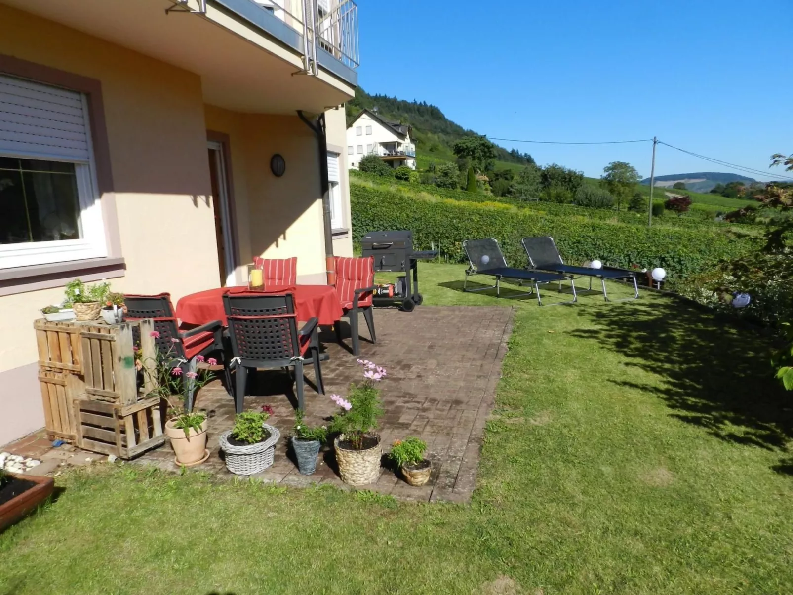 Schöne Ferienwohnung mit Terrasse und Moselblick-Dehors
