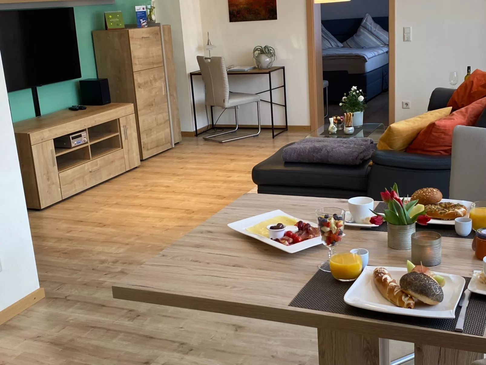 Mit Parkplatz und Terrasse-Inside