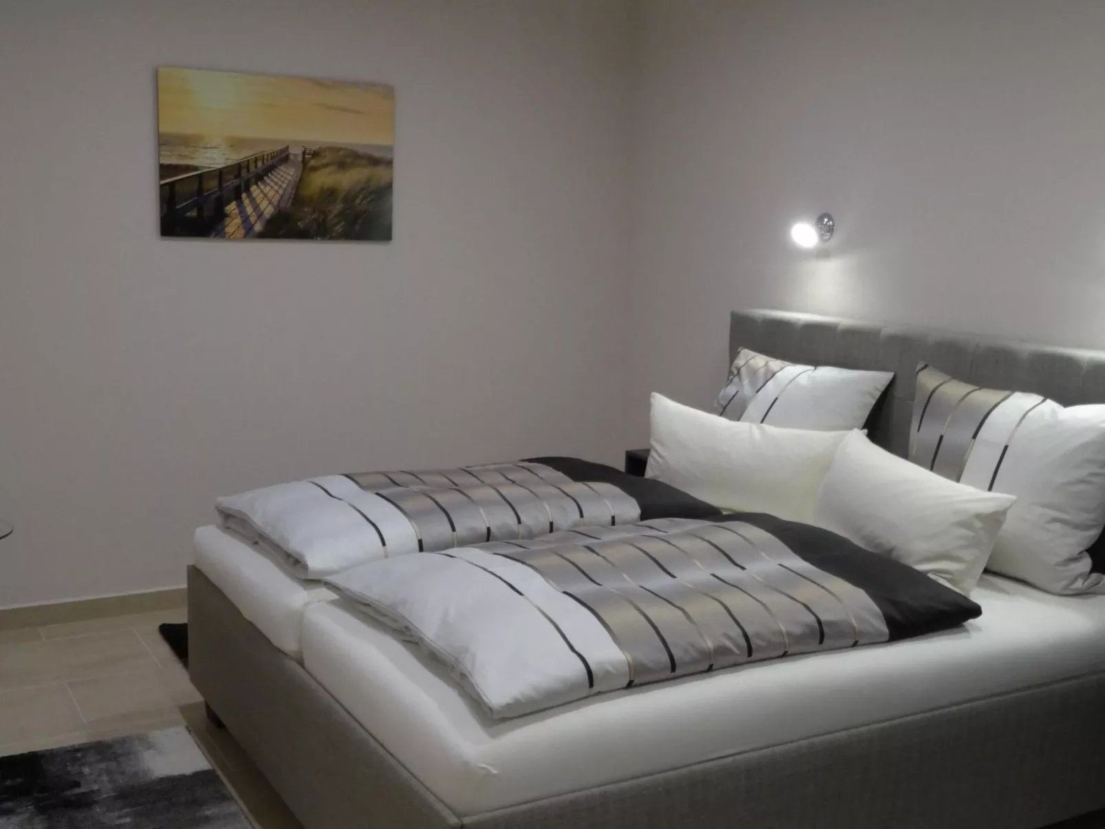 Modern eingerichtete Suite mit Terrasse-Inside