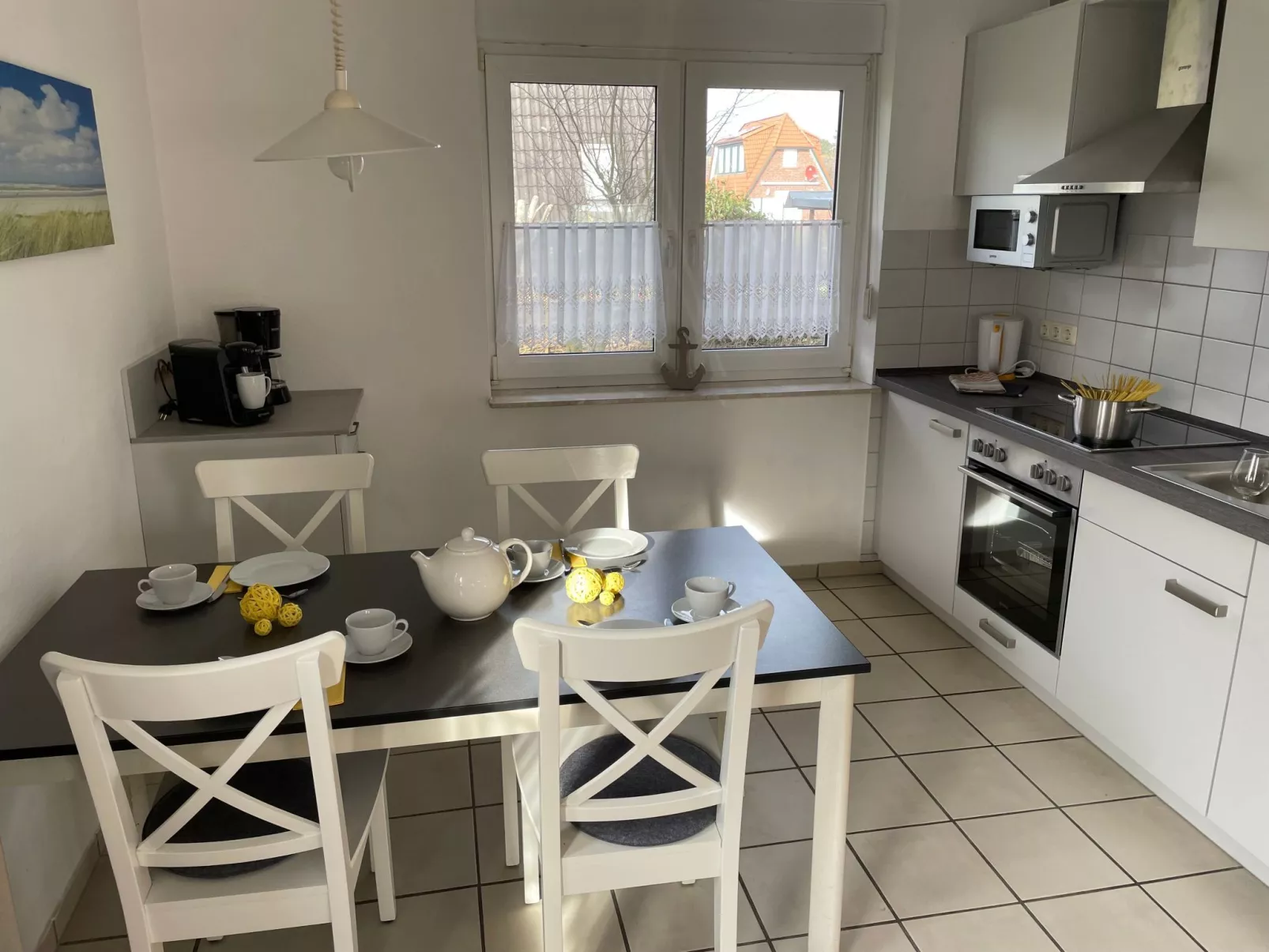 Sonnige Ferienwohnung mit großem Garten-Dedans