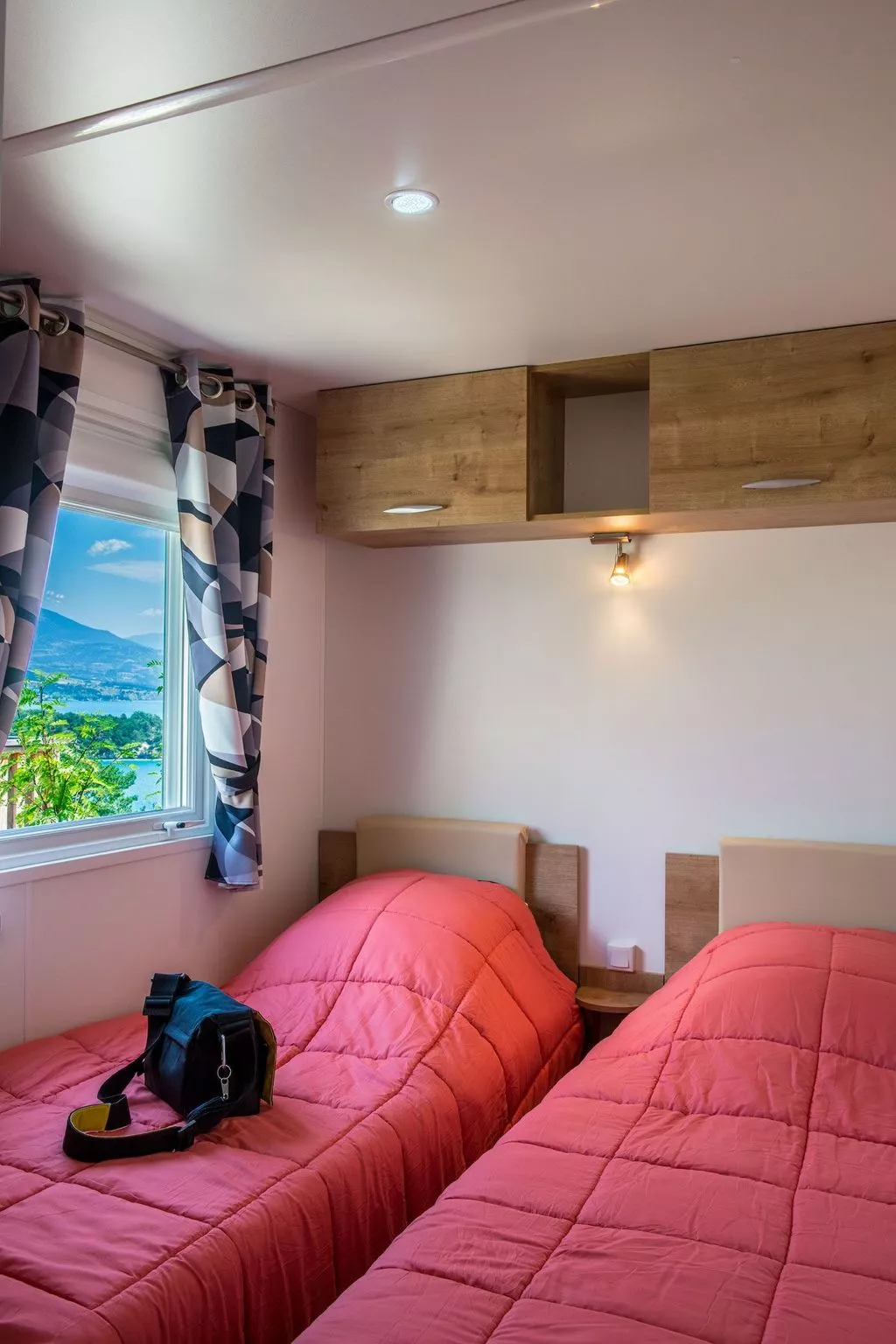 Gemütliches Chalet am Ufer des Sees von Serre-Ponçon-Dedans