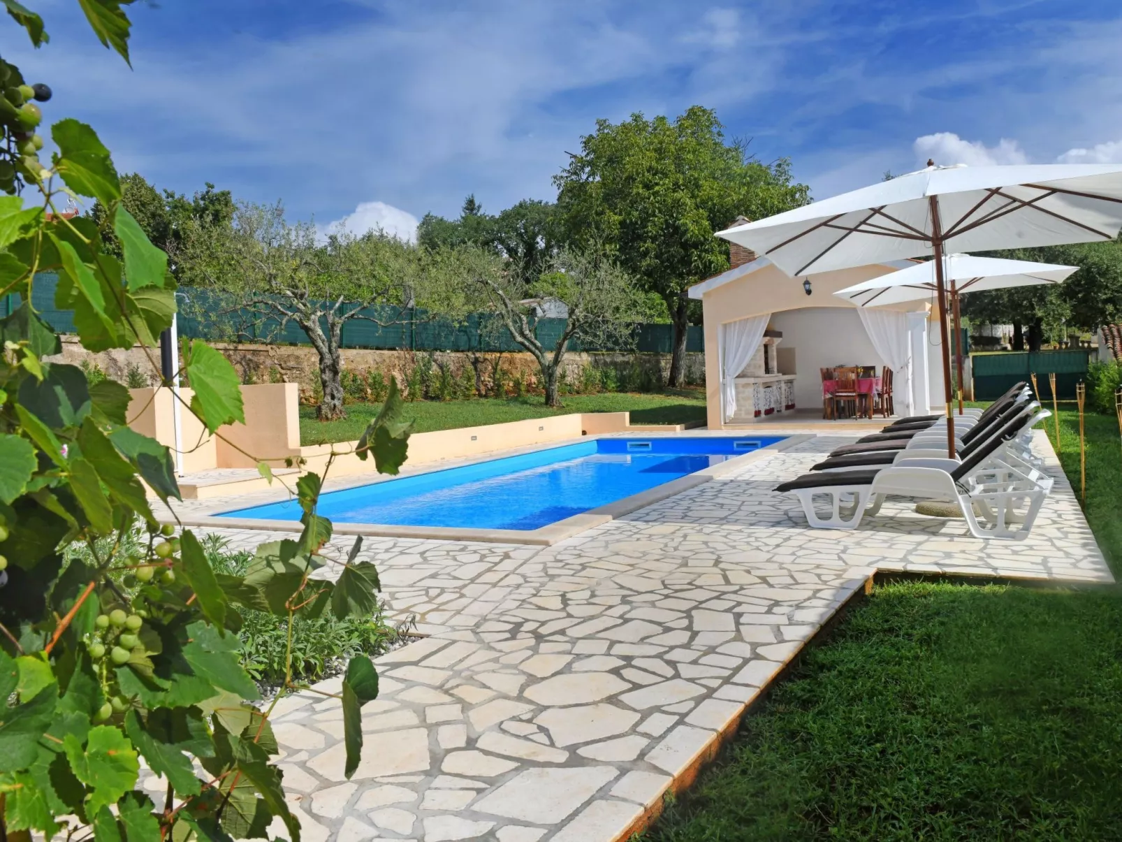 Mit Privatpool für 6 Personen ca. 130 m&sup2; in Markovici, Istrien (Binnenland-Image-tags.info