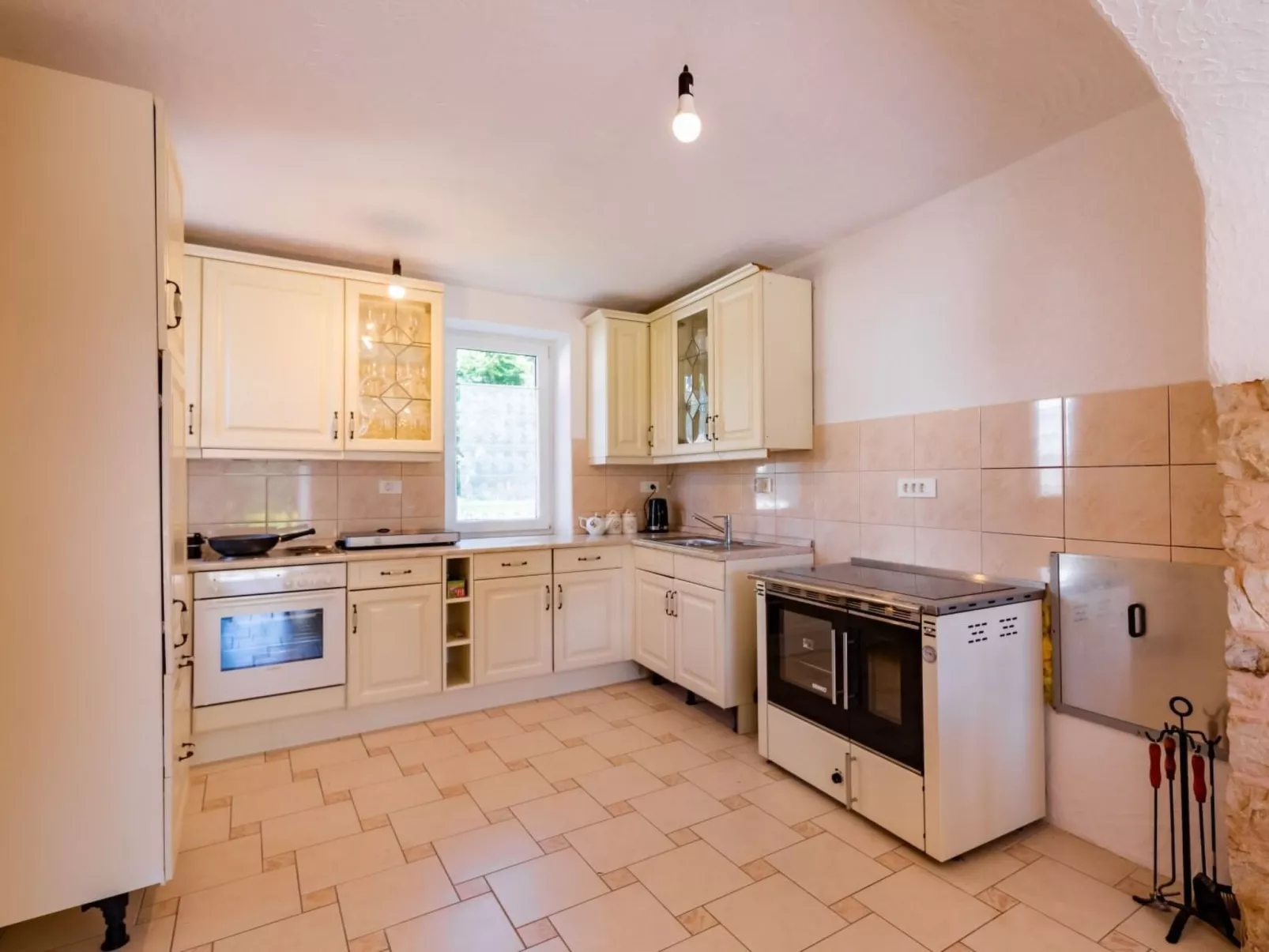 Schönes Apartment in Gozd mit Garten, tollem Ausblick-Drinnen