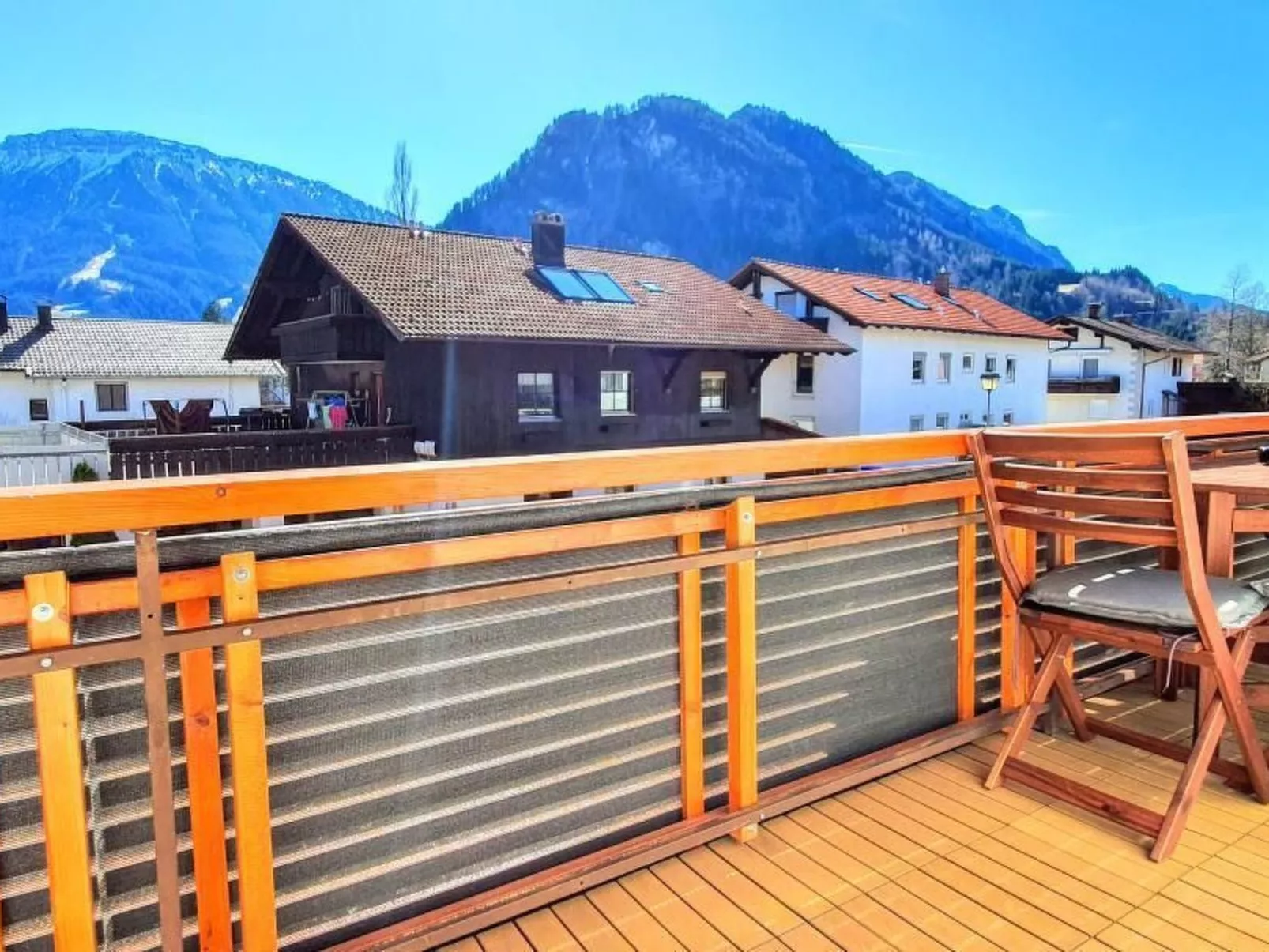 Ruhige-Ferienwohnung mit Süd Balkon in Zentrum-Dehors