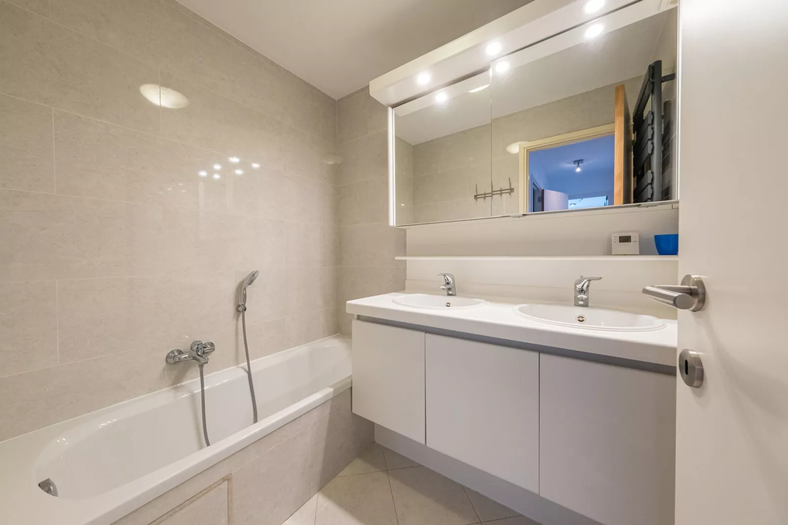 Four Seven  0102-Bathroom