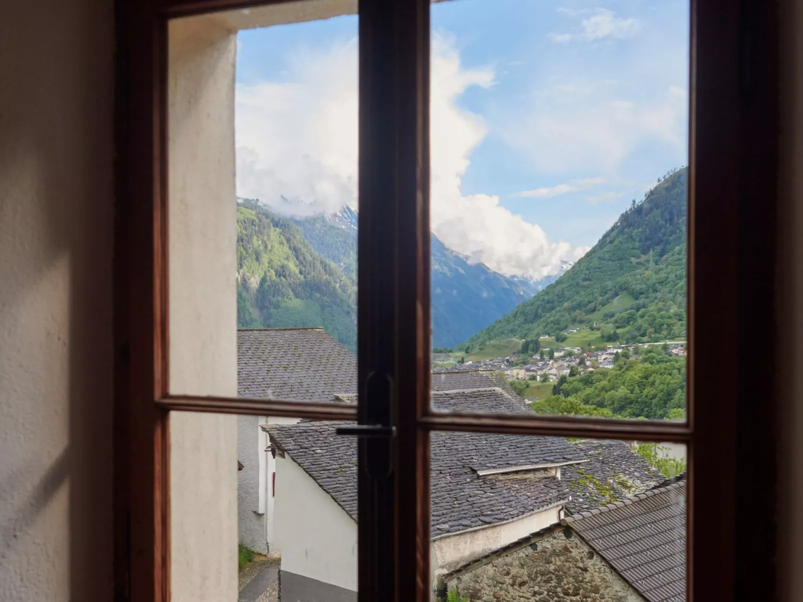 Waterfall House-Image-tags.info