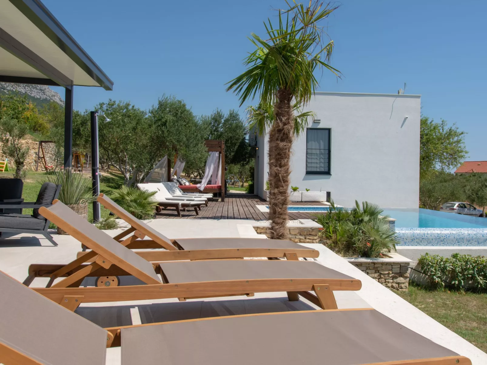 Haus für 9 Personen und 1 Kind in Kastel Luksic-Draußen