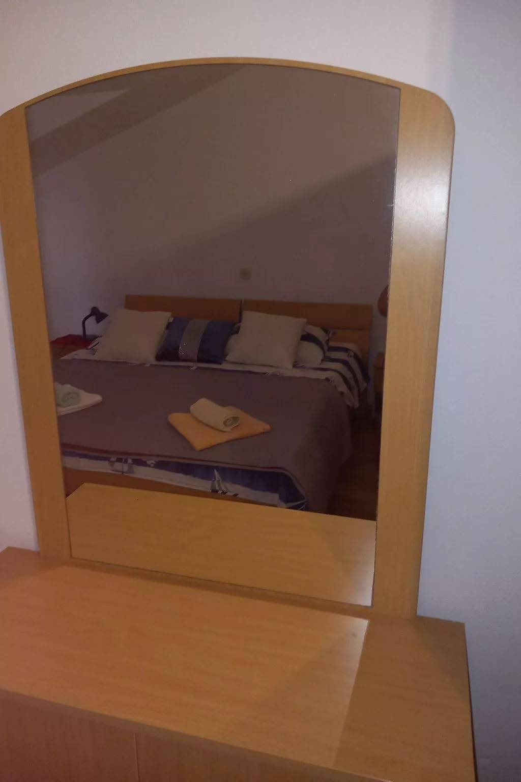 "Apartment Mate 4"-Drinnen