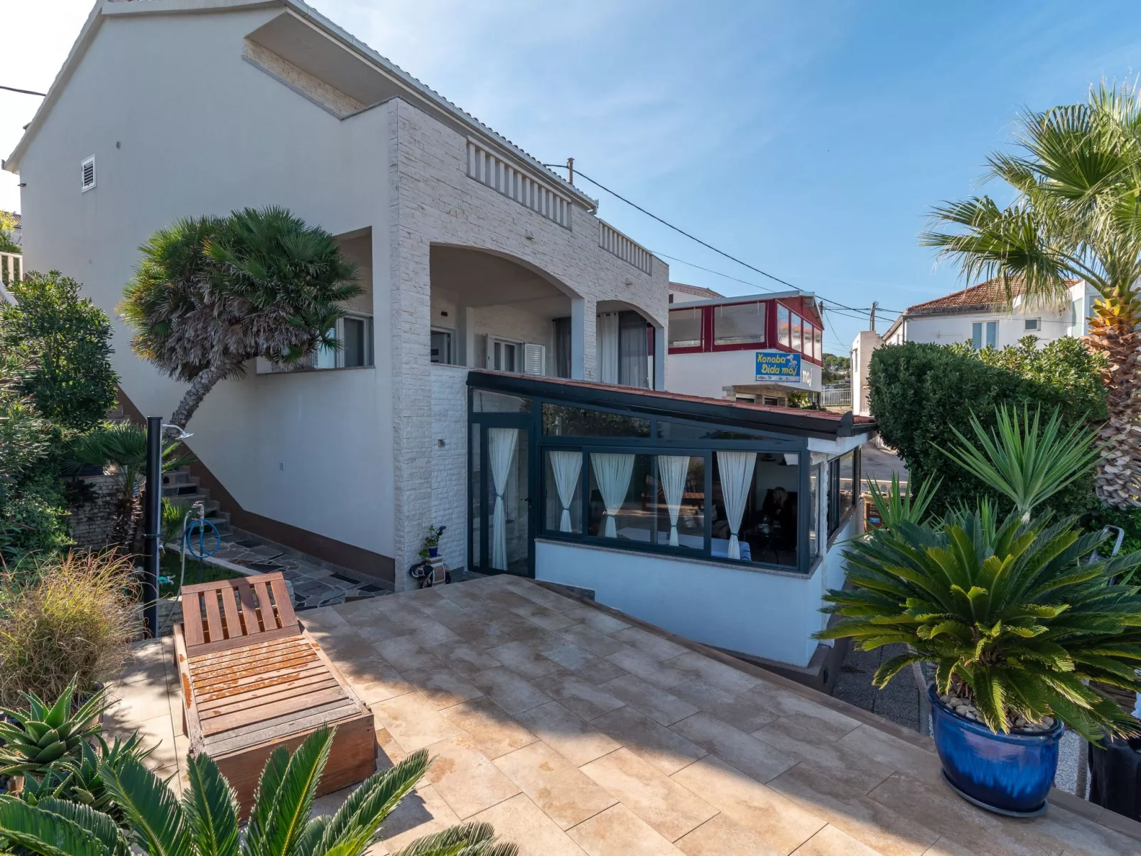 Geräumige Ferienwohnung mit Meerblick-Drinnen