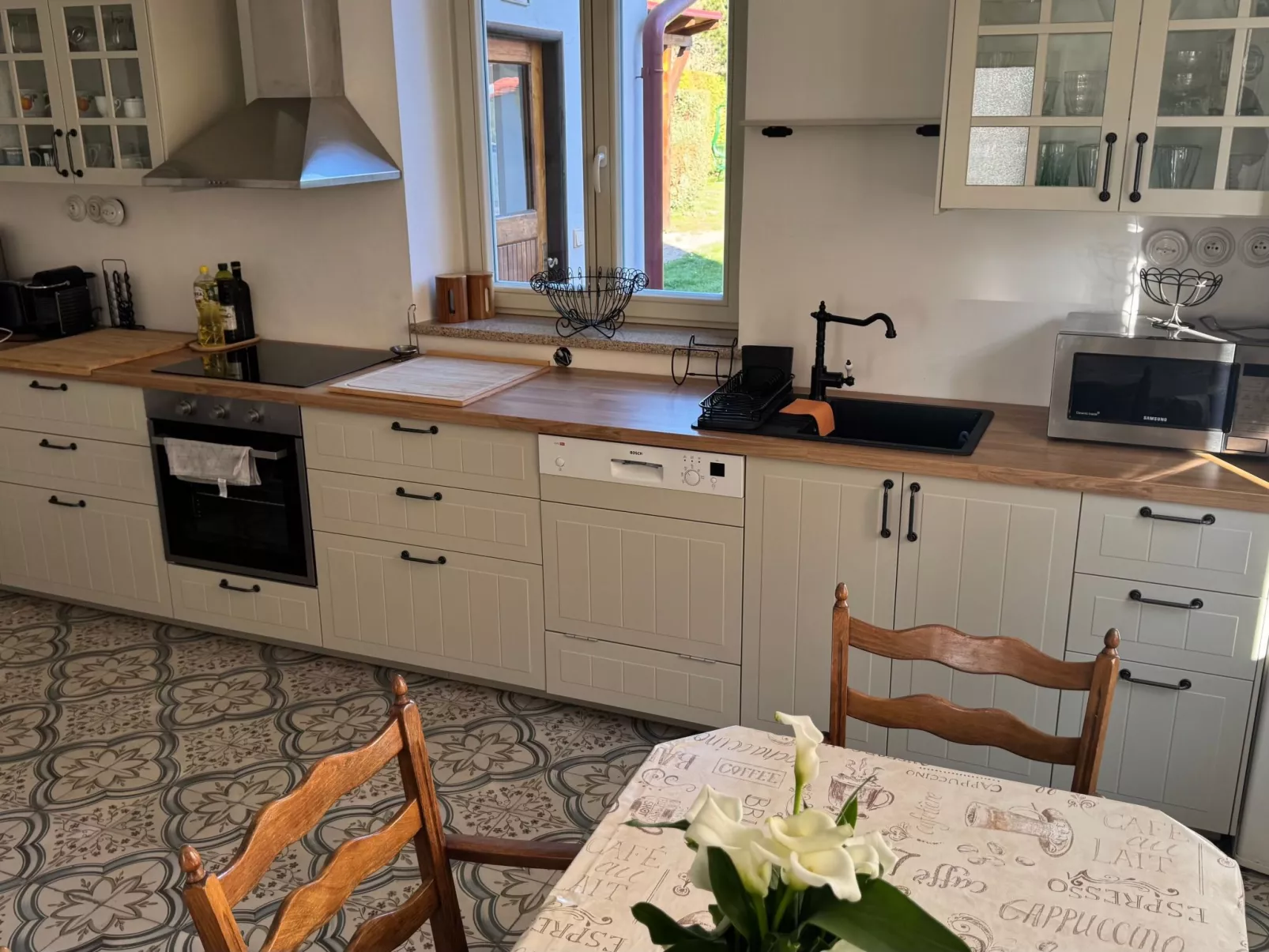 Mit Terrasse - Drinnen