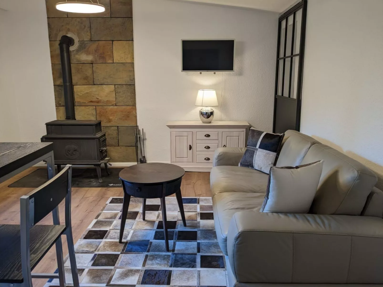 In Süd-Waldhanglage mit tollem Seeblick-Drinnen