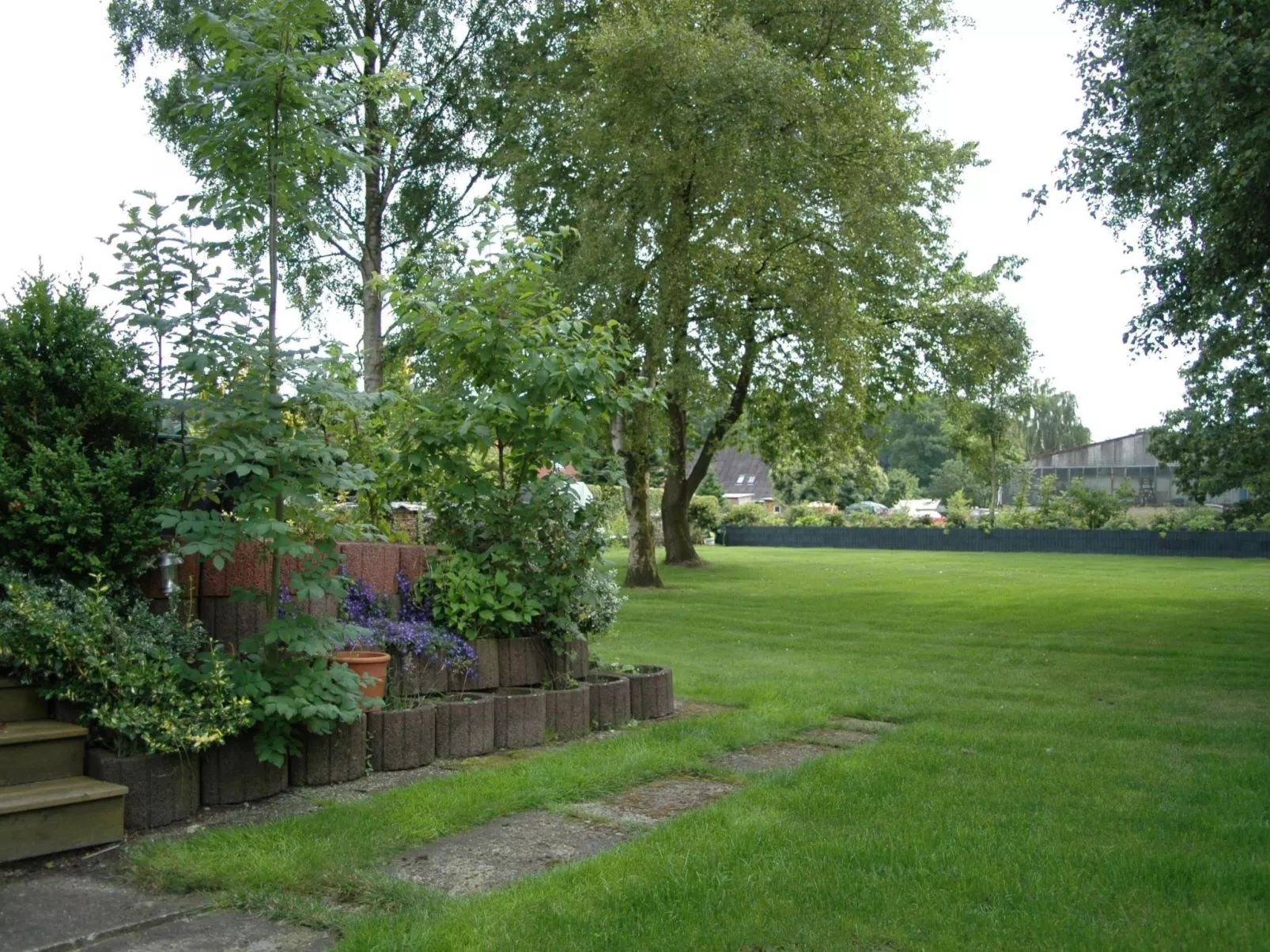 Mit Indoorpool, Garten und Partyraum-Inside