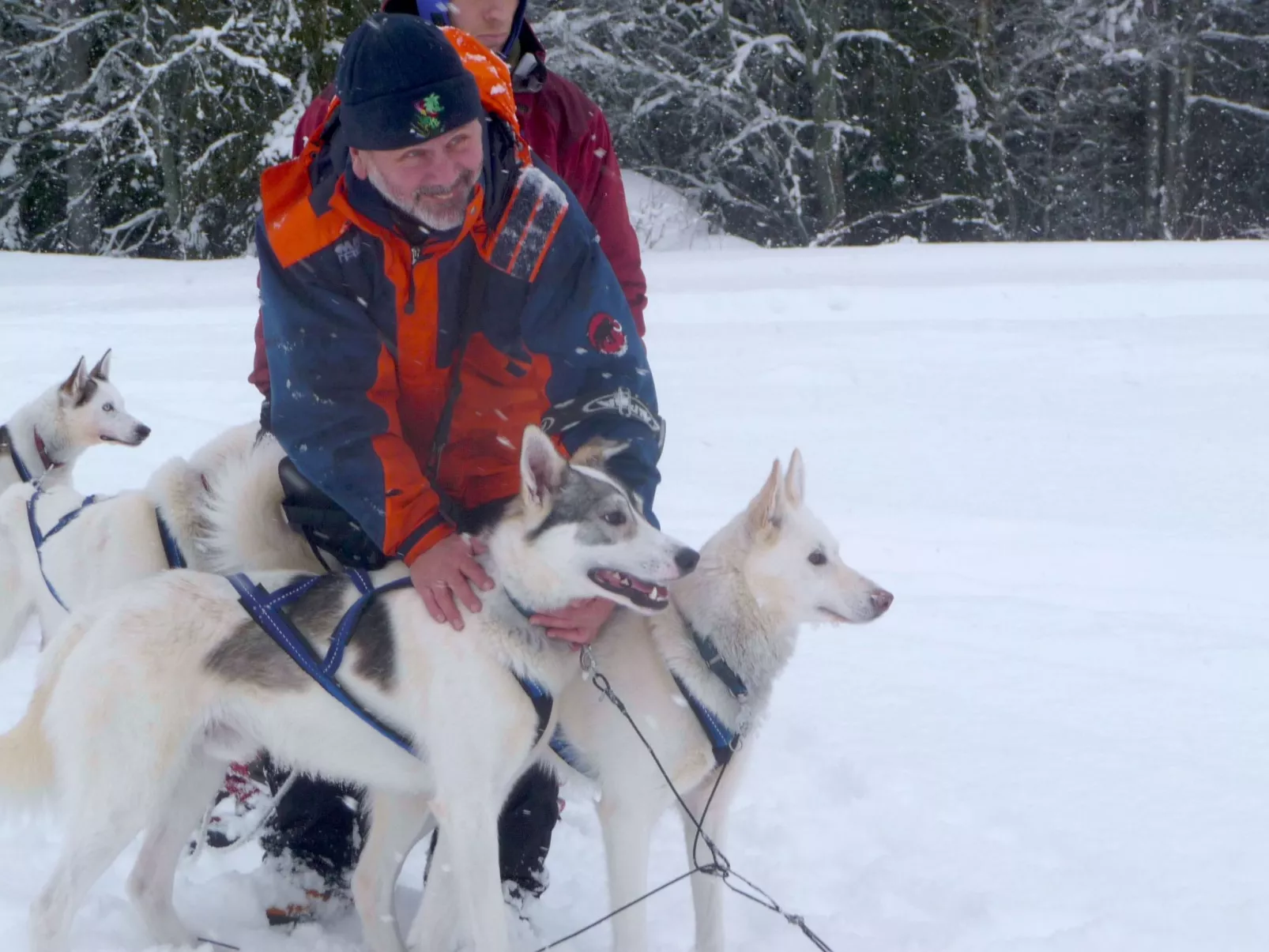 Gemütliches Blockhaus mit Kamin im Oviksfjäll-Draußen