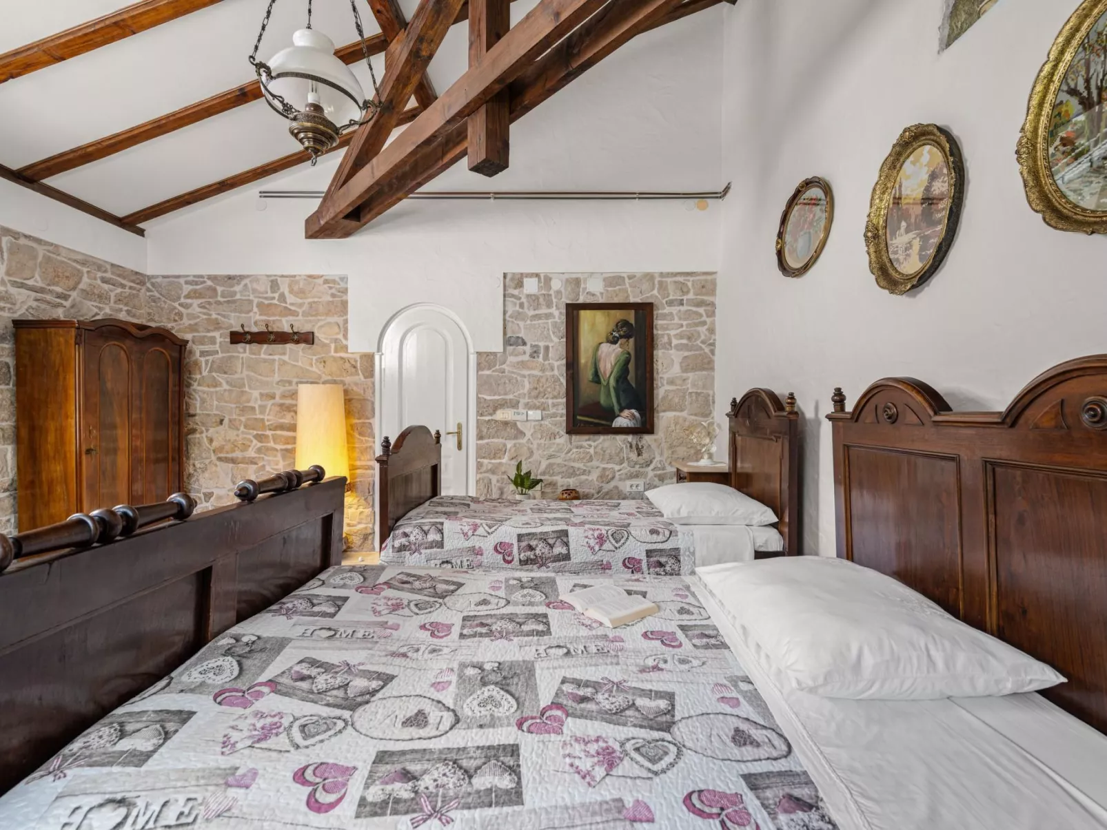 Gemütliches Ferienhaus in Ružići mit Offenem Kamin-Inside