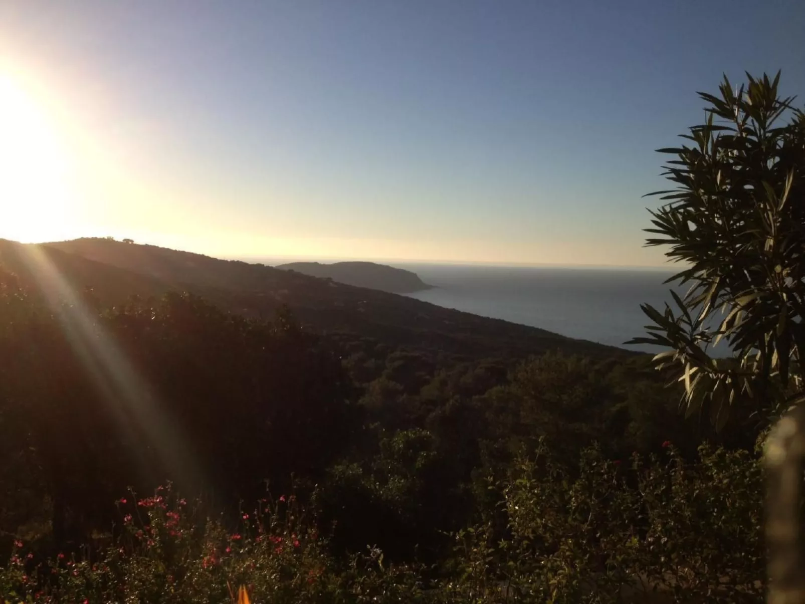 Unabhängige Unterkunft mit Meer- und Poolblick-Outside