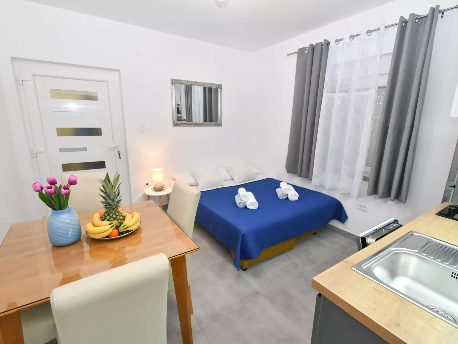 Mit privatem Parkplatz-Inside