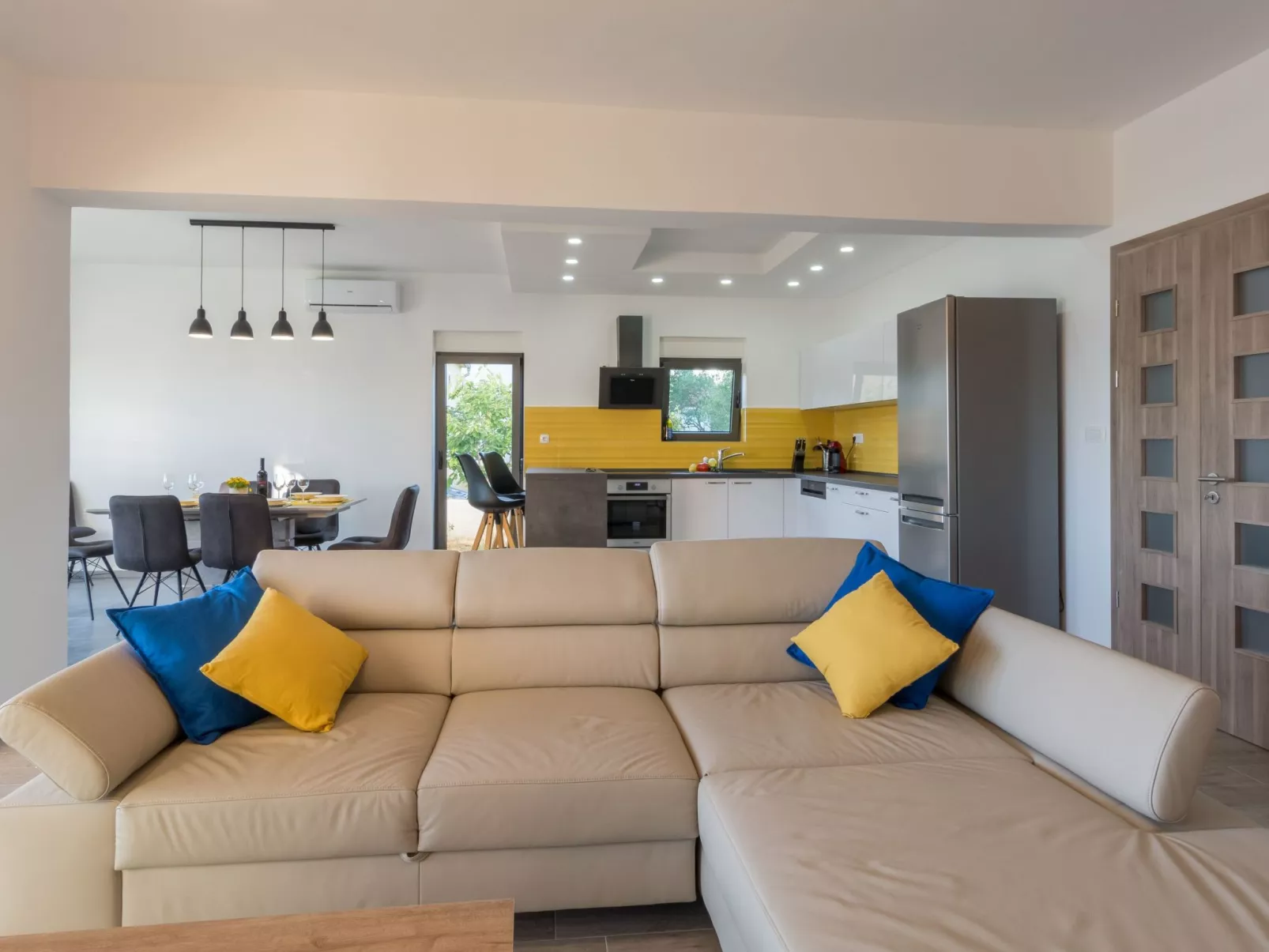 Villa "Lu-Ma" mit Blick auf das Wasser-Drinnen