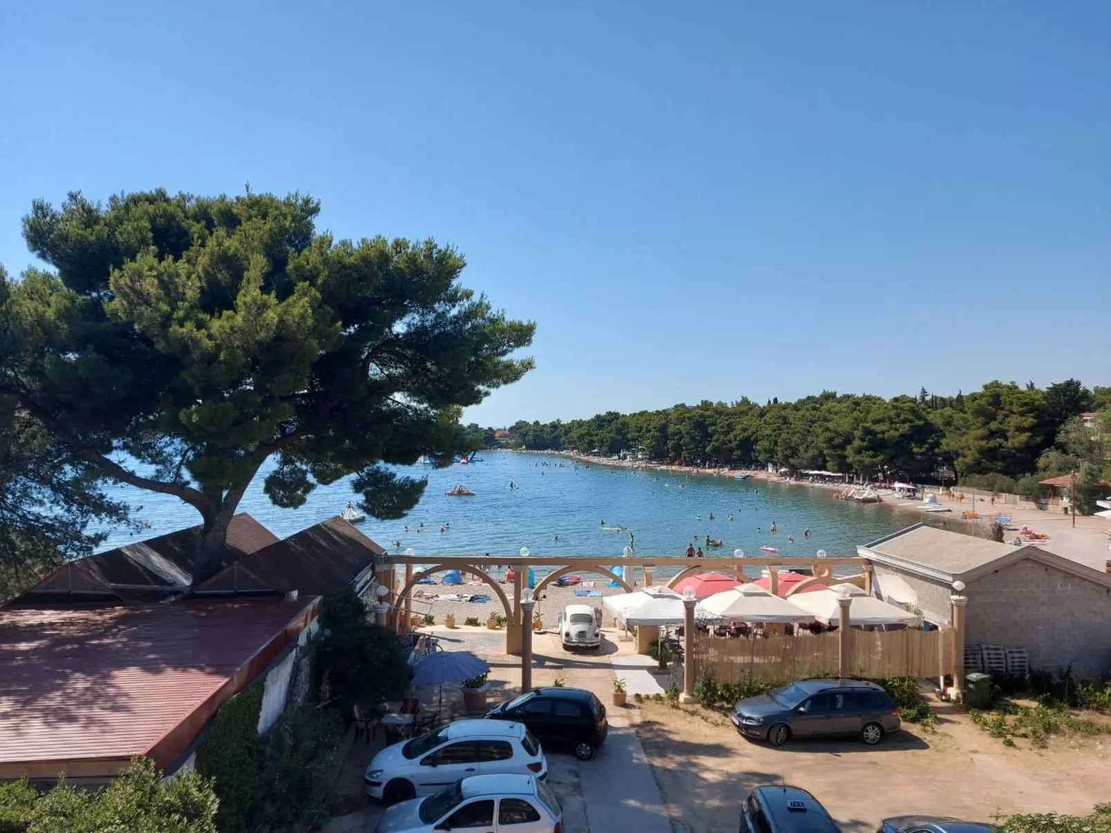 Wohnung in Pirovac mit Terrasse, Garten und Grill-Draußen