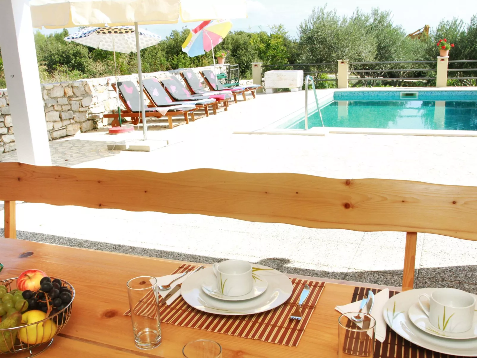 Geräumige Ferienvilla mit Pool und Meerblick-Outside