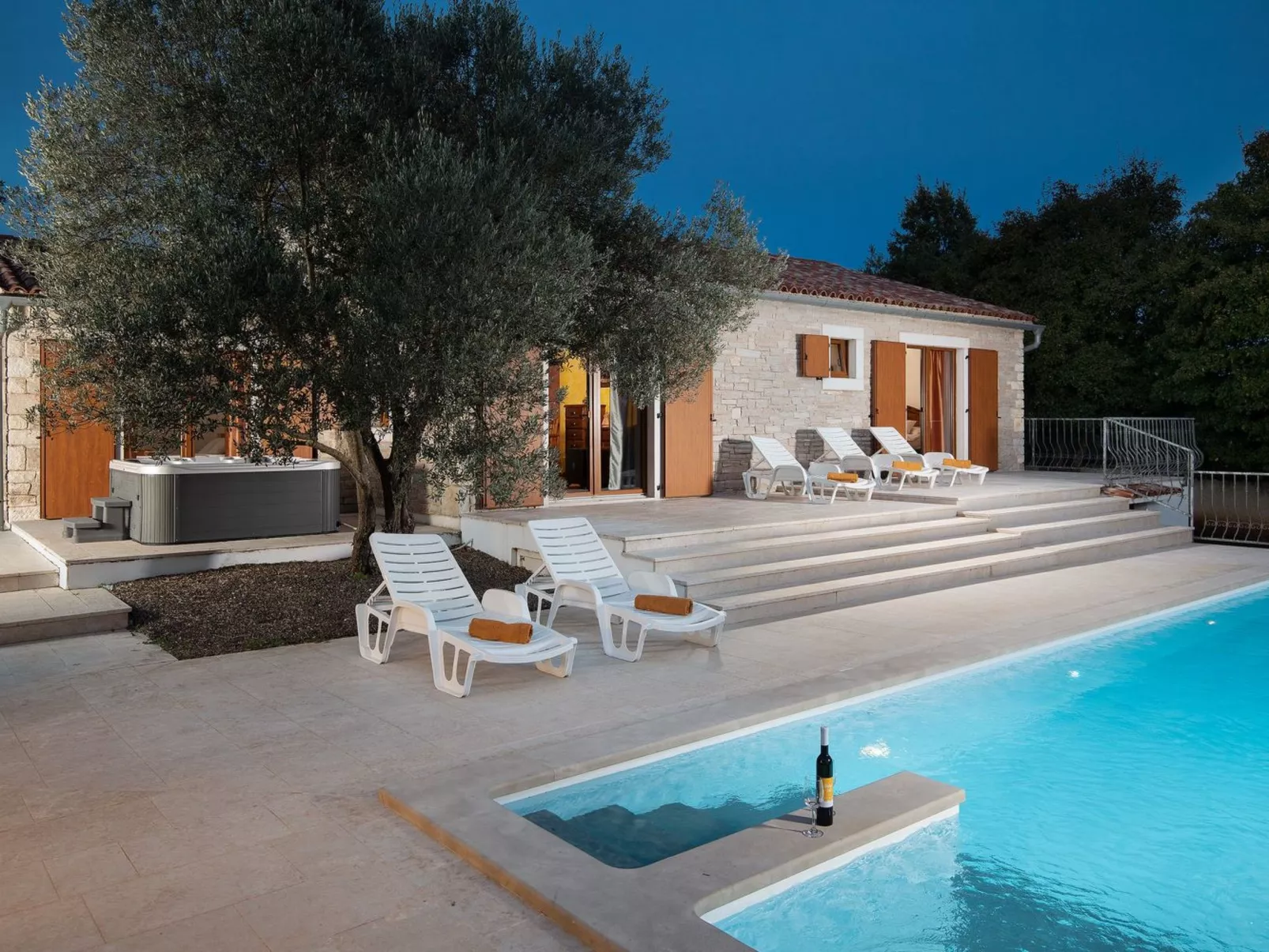 Haus in Bertoši mit privatem Pool-Outside