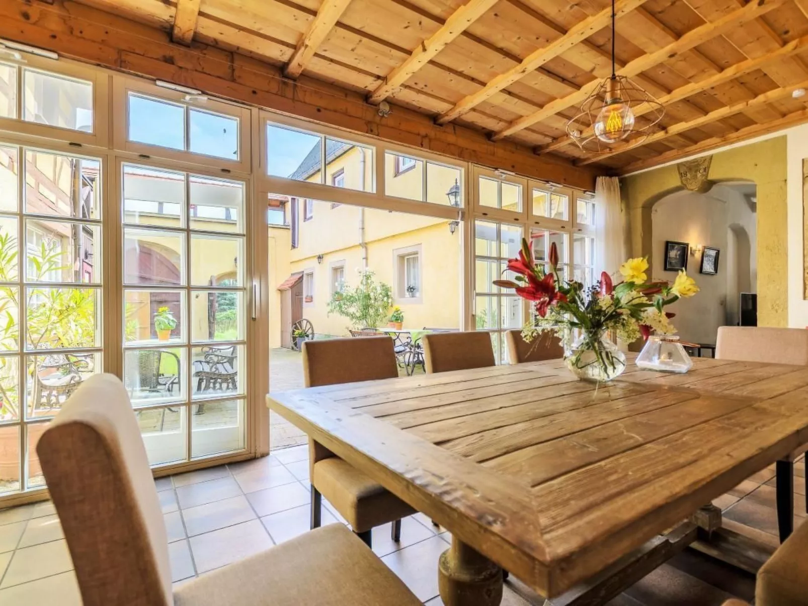 Villa mit Garten, Grill und Terrasse-Inside