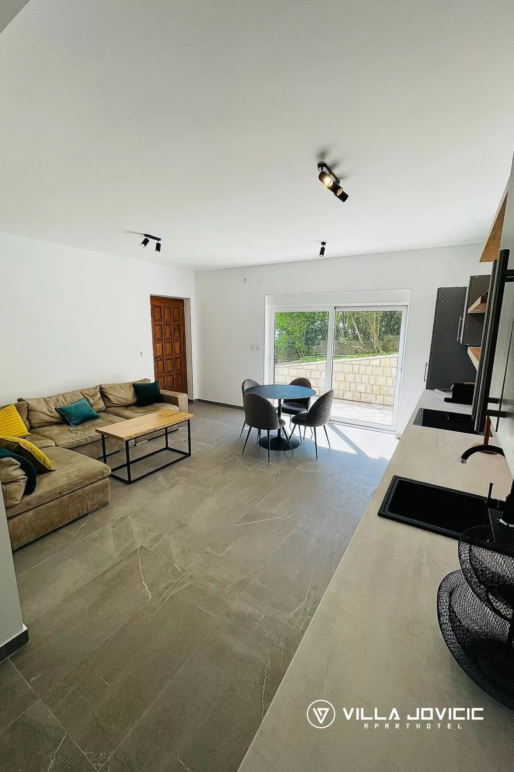 Appartement mit Pool-Drinnen