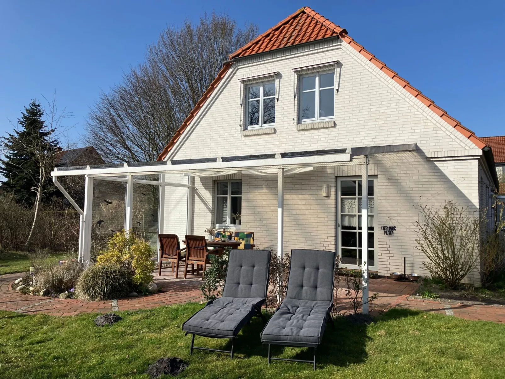 Uns moi Huus-Drinnen