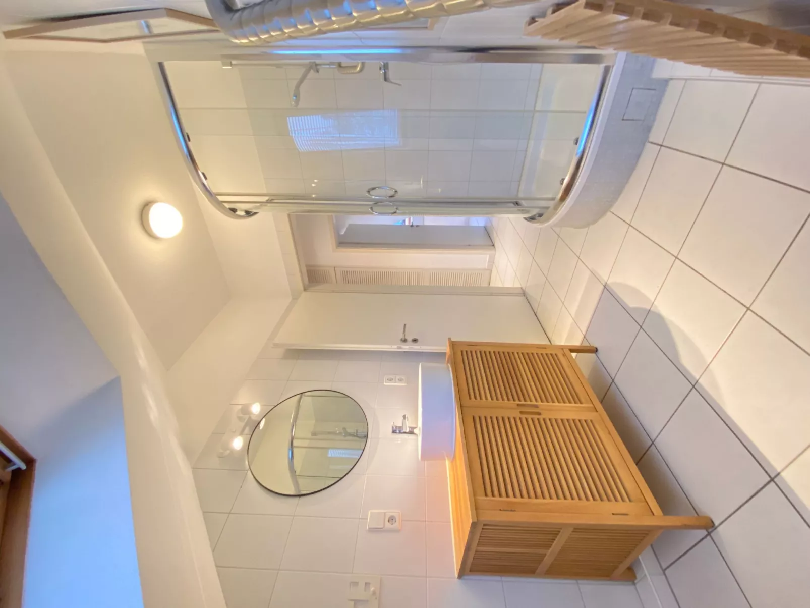 Mit Stellplatz mitten im Grünen-Drinnen