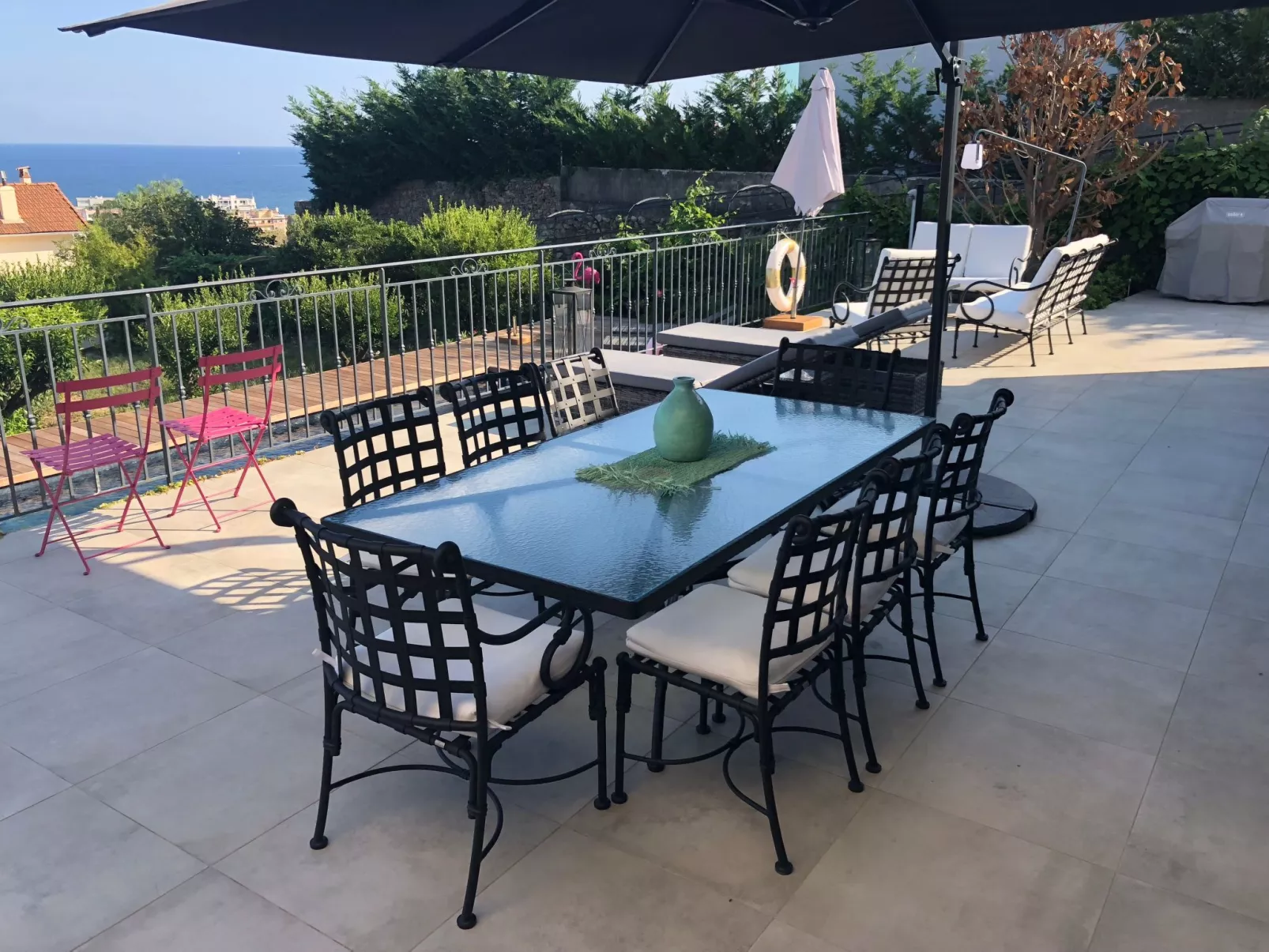 Ferienvilla mit Blick auf das Wasser-Outside