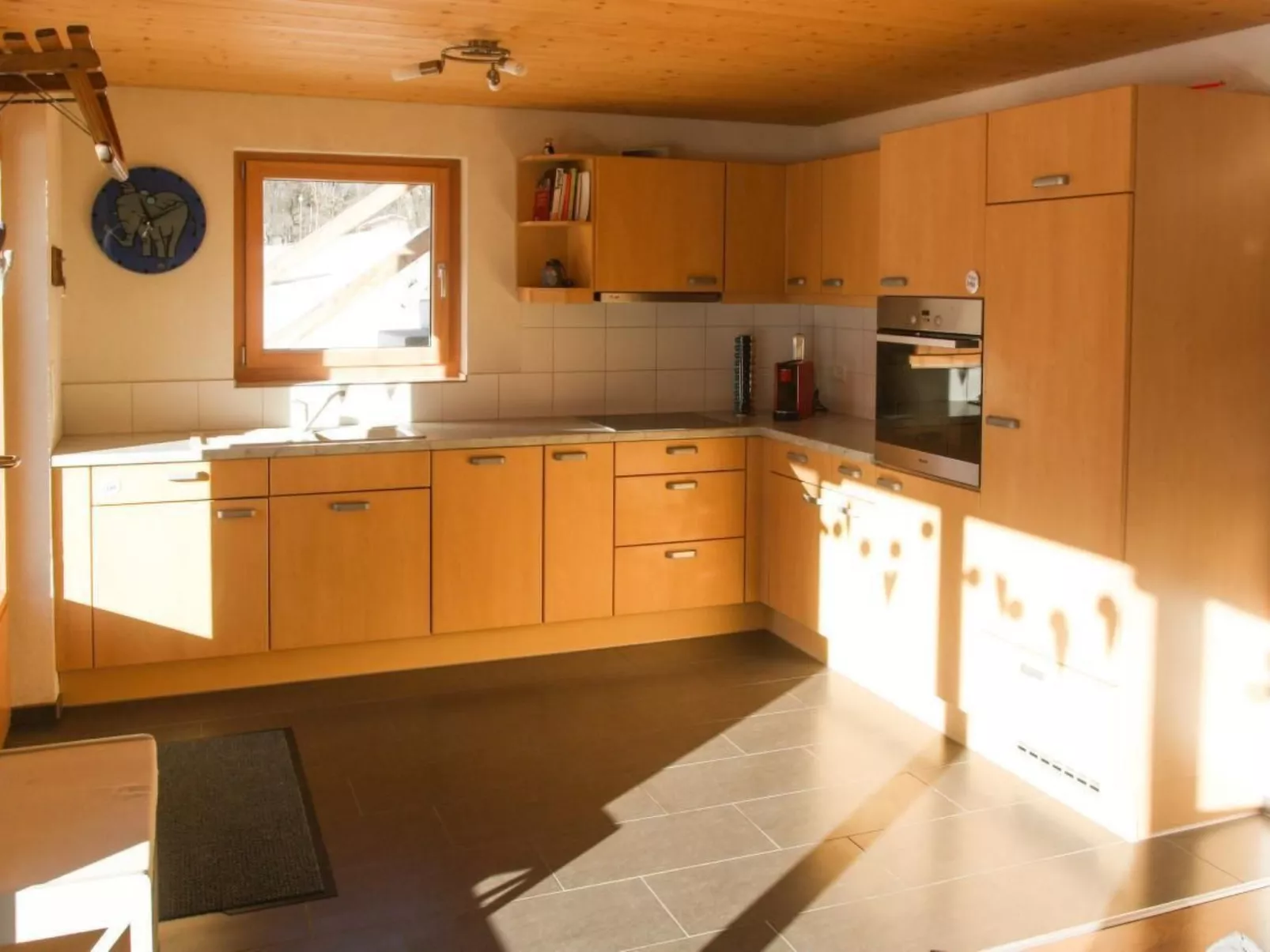 Mit Bergblick-Drinnen