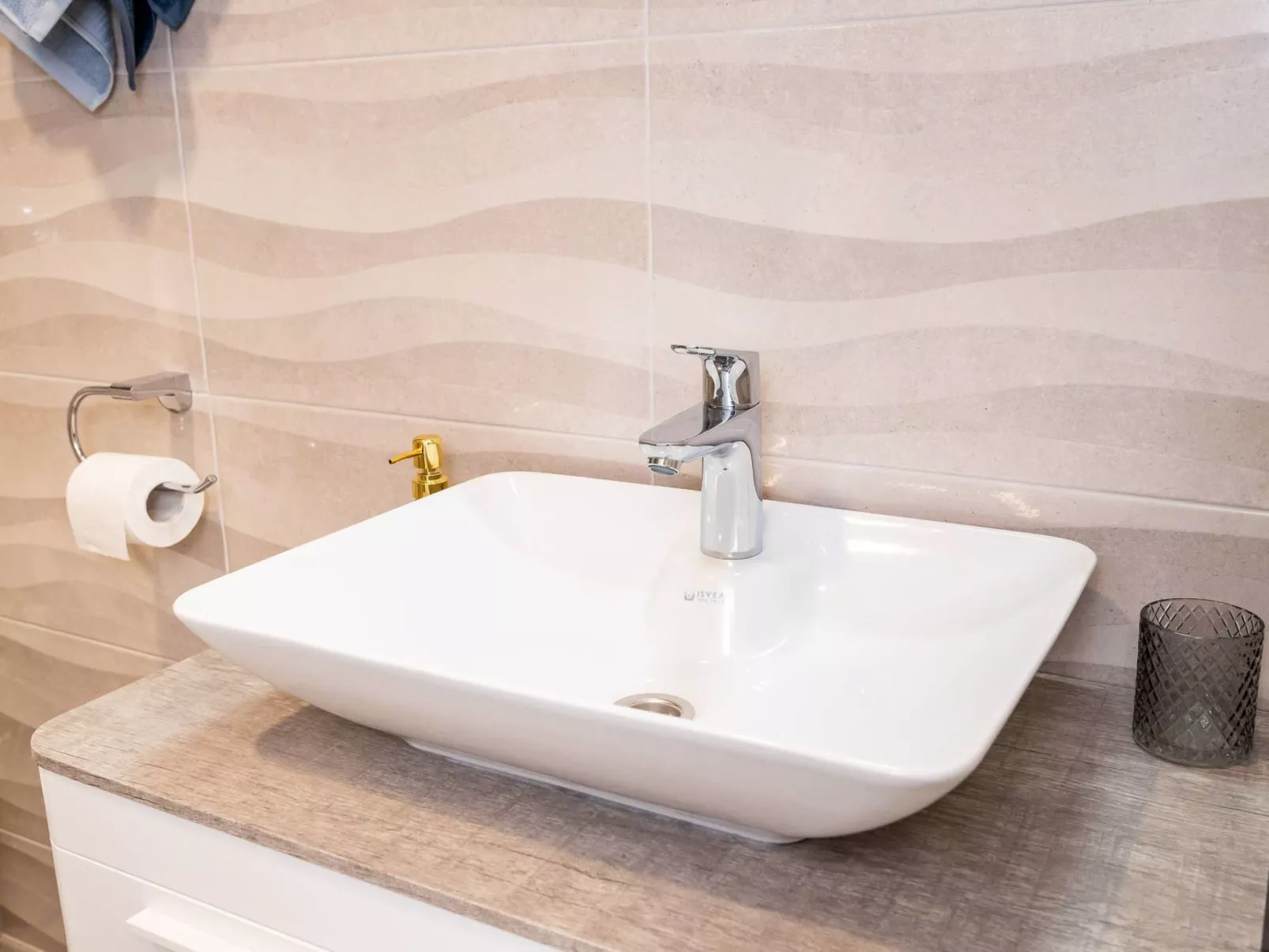 Mit privater Terrasse-Drinnen