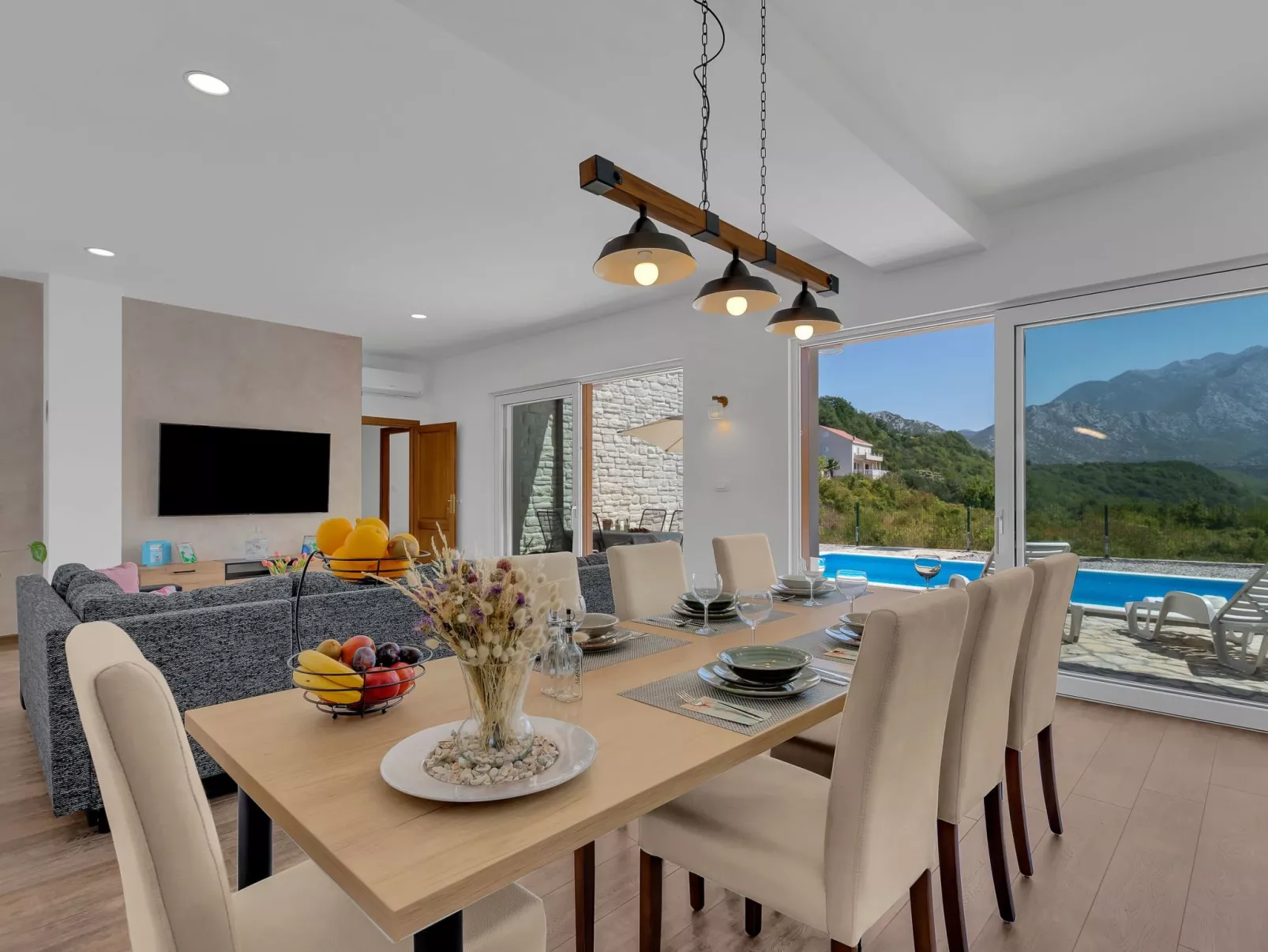 Alleinstehende Villa Slime mit Pool und Garten-Image-tags.info