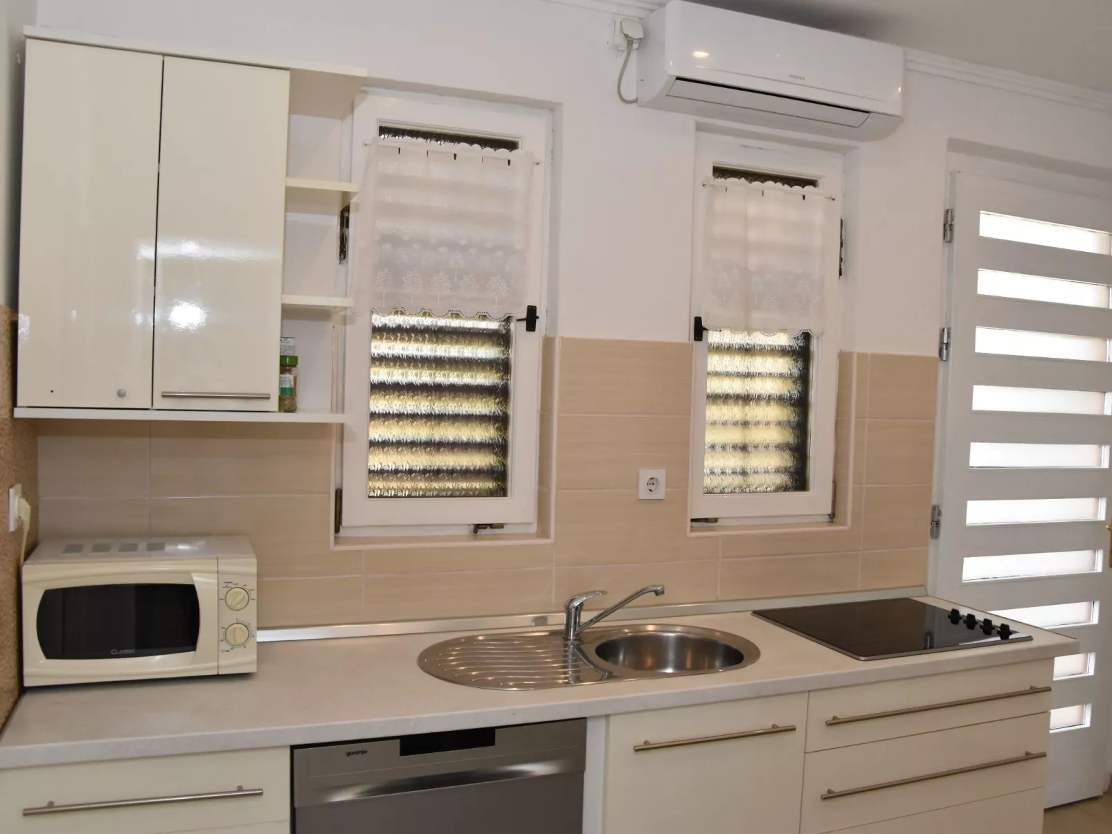 Ruhige Ferienwohnung mit Terrasse und Garten-Drinnen