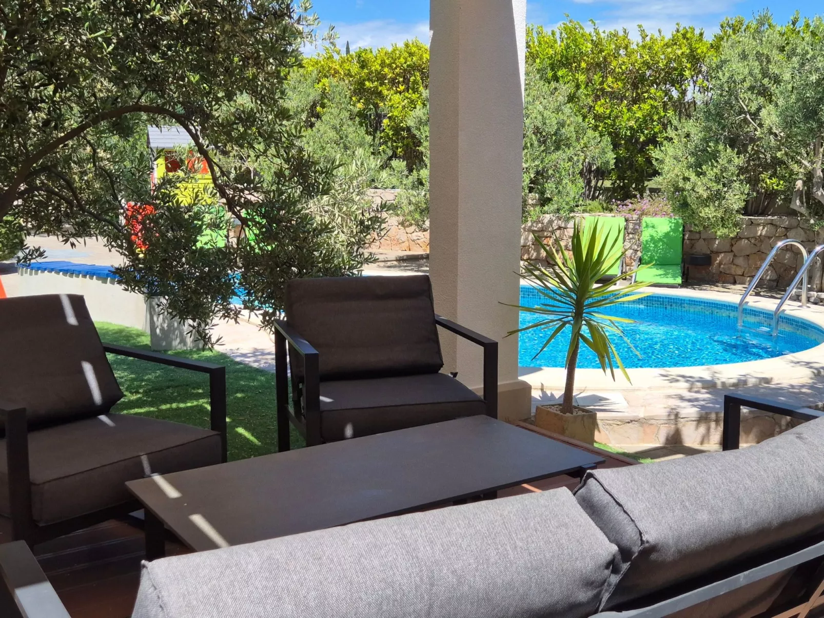 Komfortables Haus in Selca mit privatem Parkplatz-Draußen