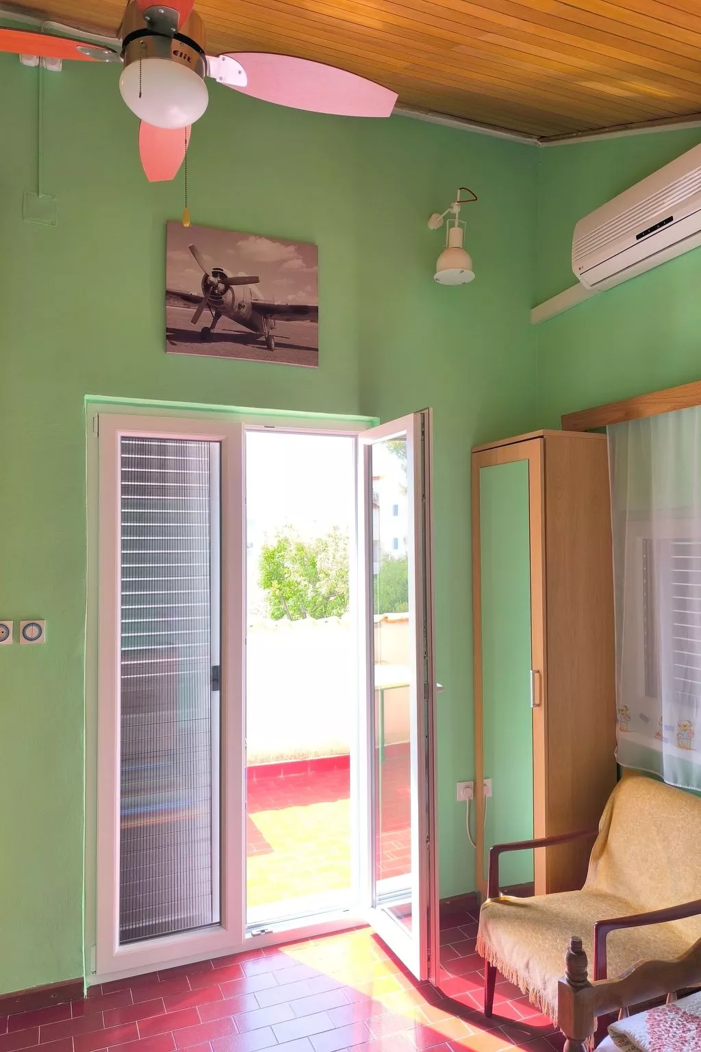 Für 3 Personen  + 1 Kind ca. 68 m&sup2; in Žaboric, Dalmatien (Gespanschaft Sib-Drinnen