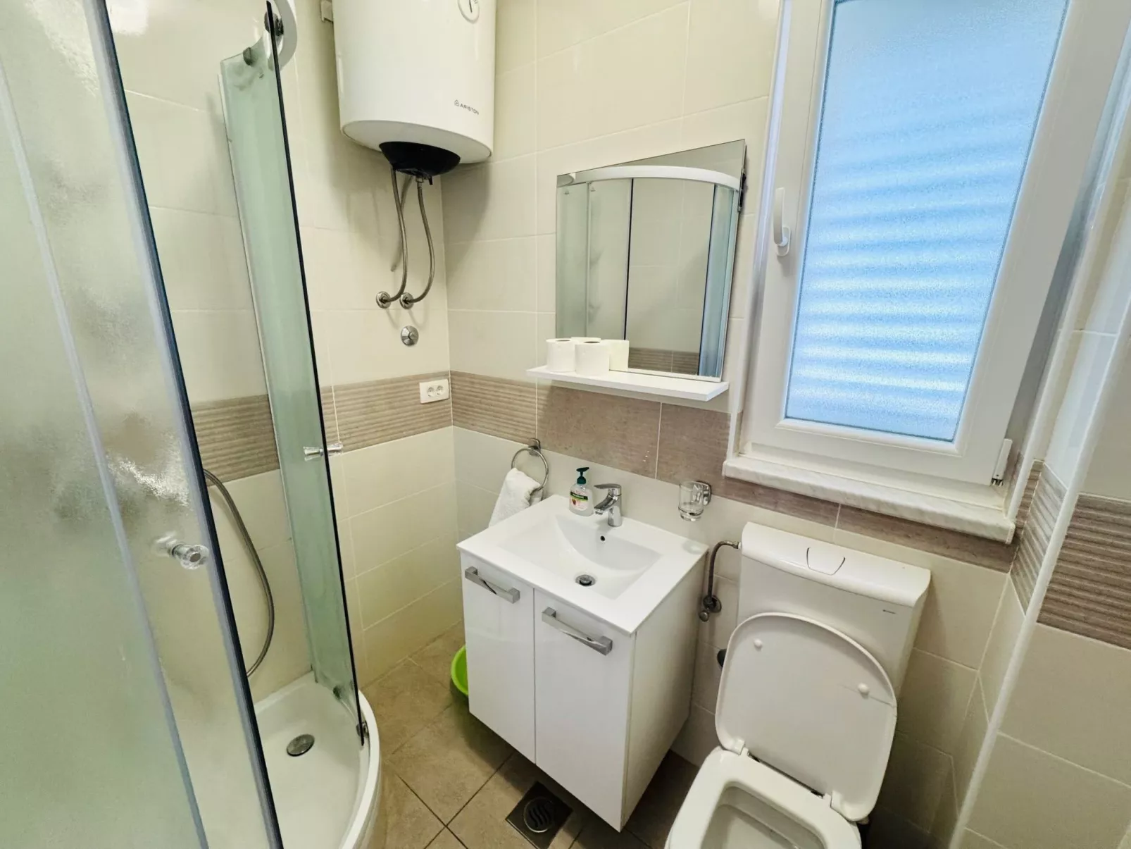 Für drei Personen-Inside