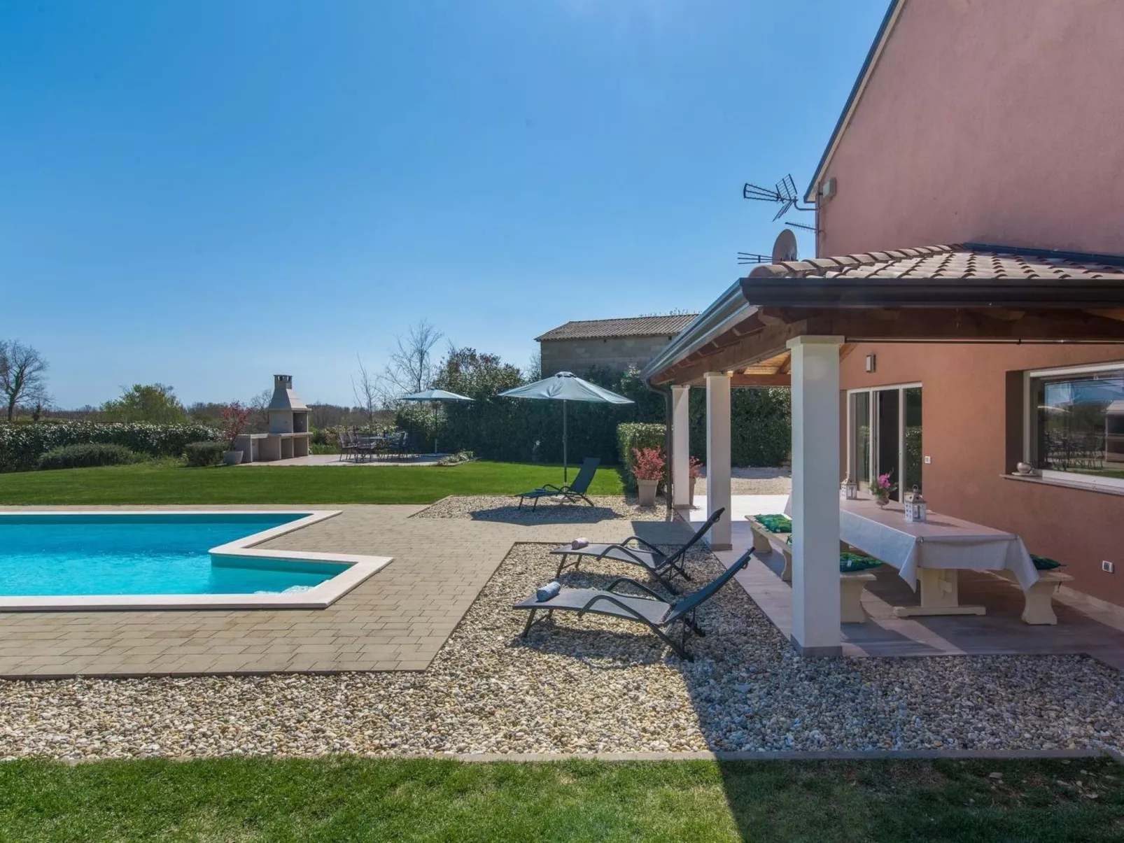 Ferienvilla "Villa Perhat" mit eigenem Pool-Outside