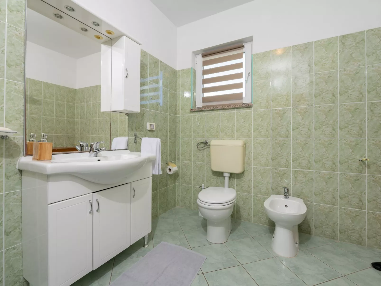 Haus Orange - Familienfreundliche Lage mit Pool-Inside