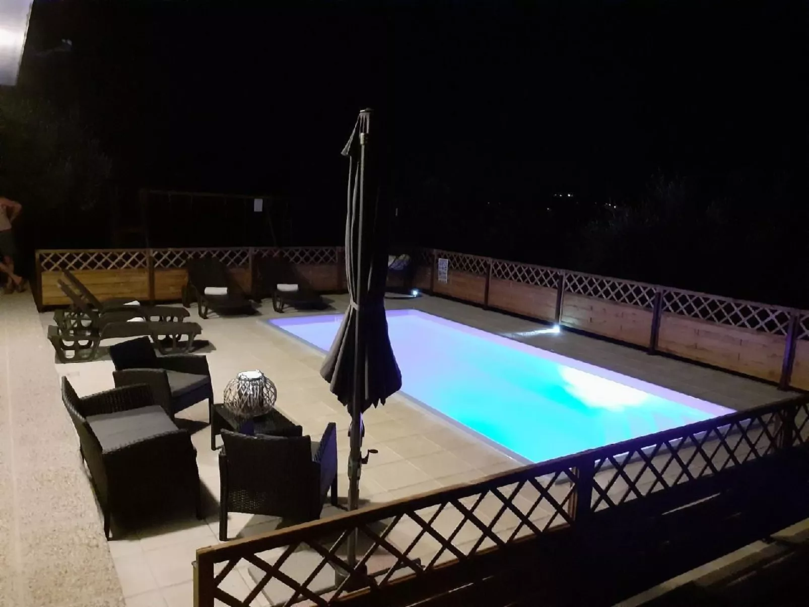 Wohnung mit privatem Pool und herrlicher Aussicht-Outside