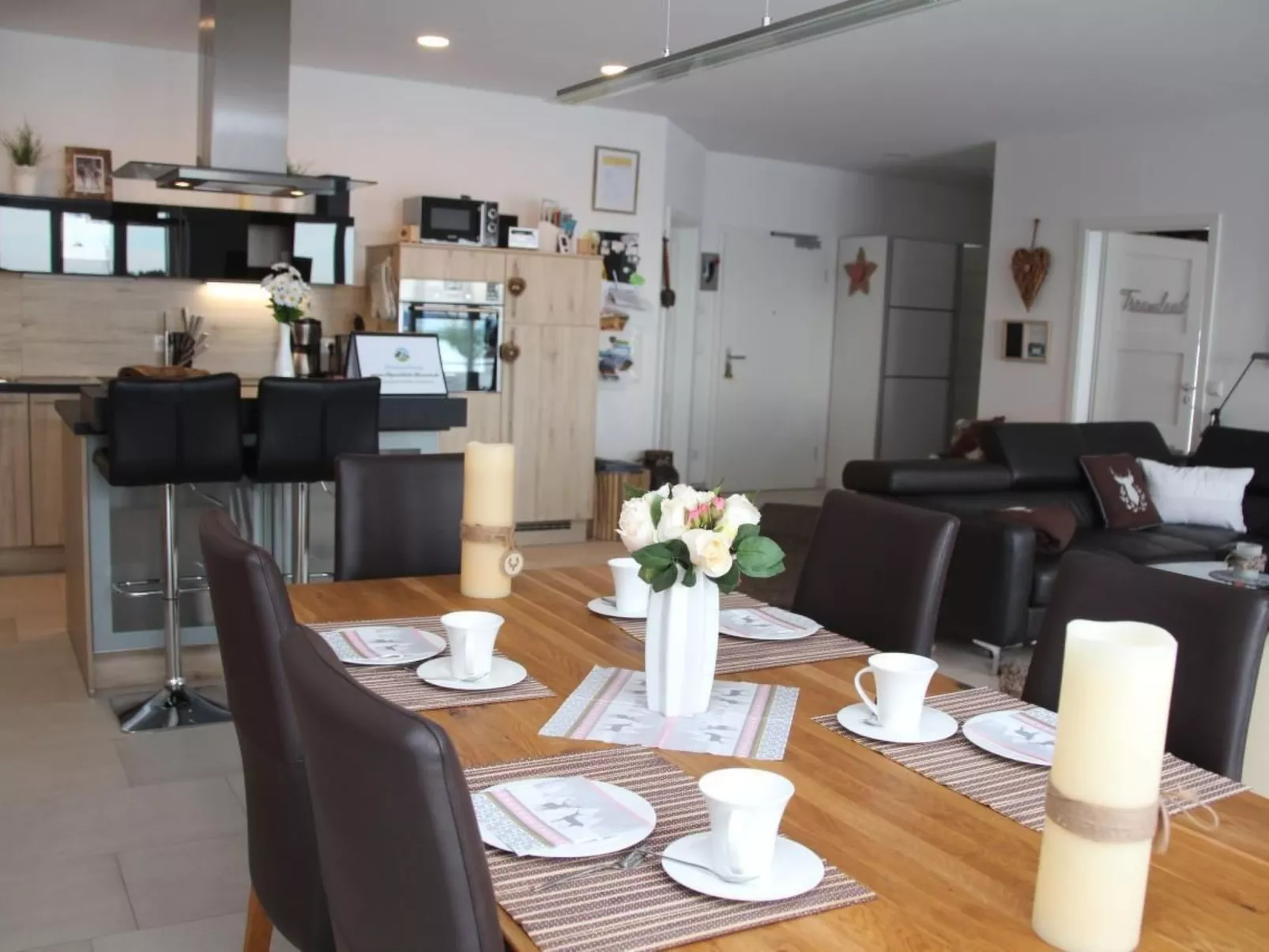 Mit Blick auf das Wasser-Inside