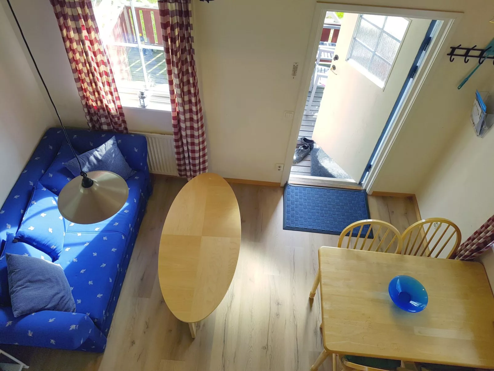 Holzhaus mit überdachter Terrasse-Inside