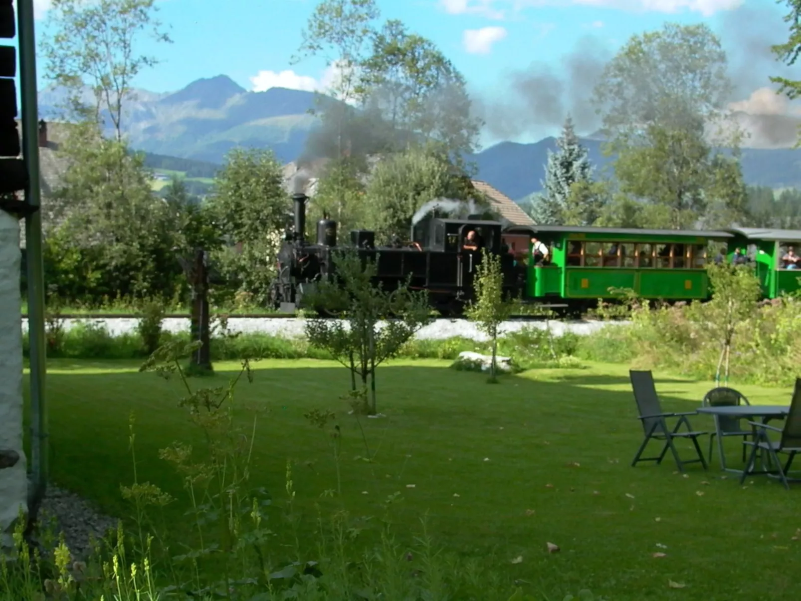 Große Wohnung im ersten Stock, mit großem Garten-Outside