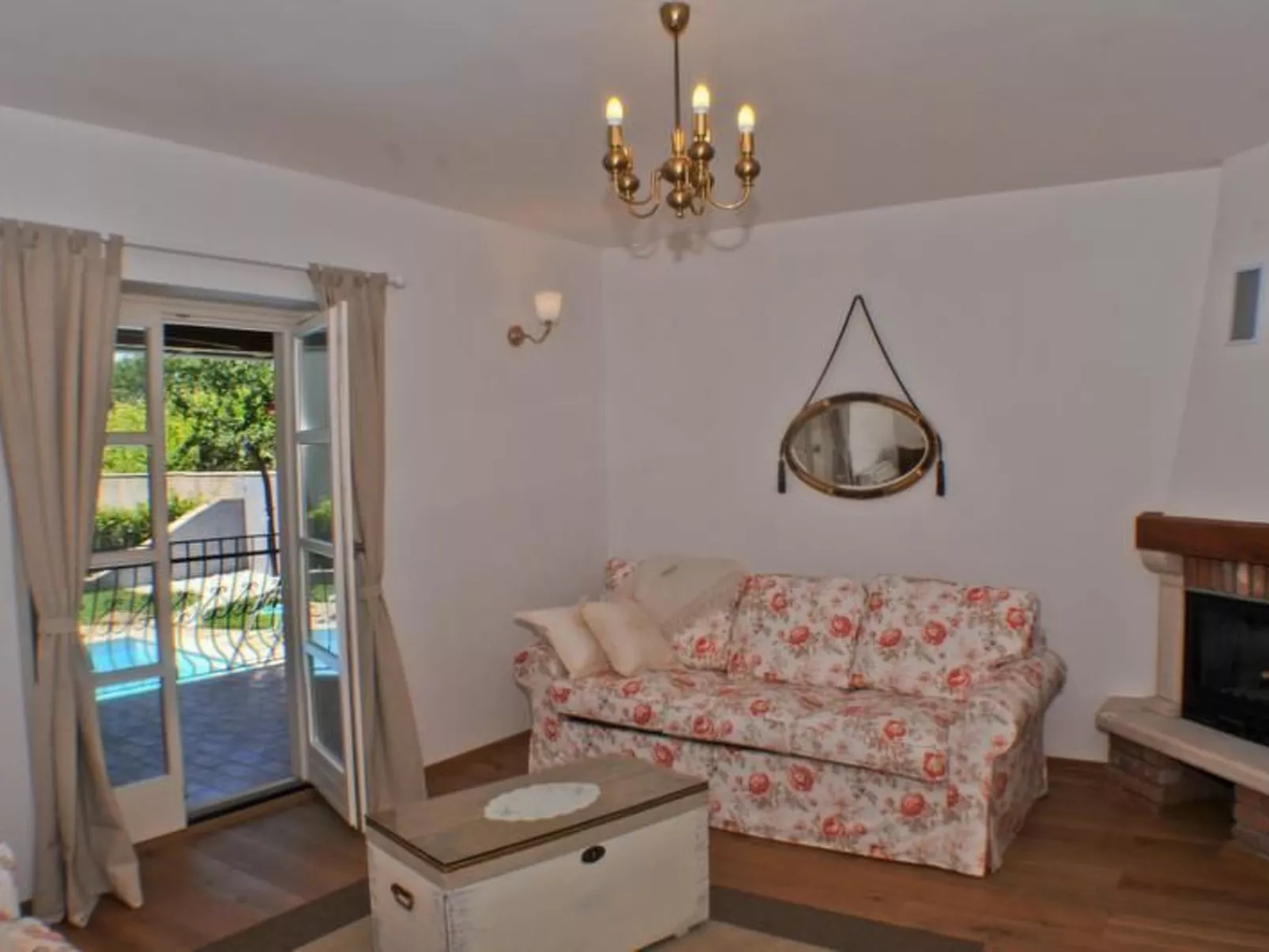 Großzügiges Ferienhaus mit Pool und Sonnenterrasse-Inside