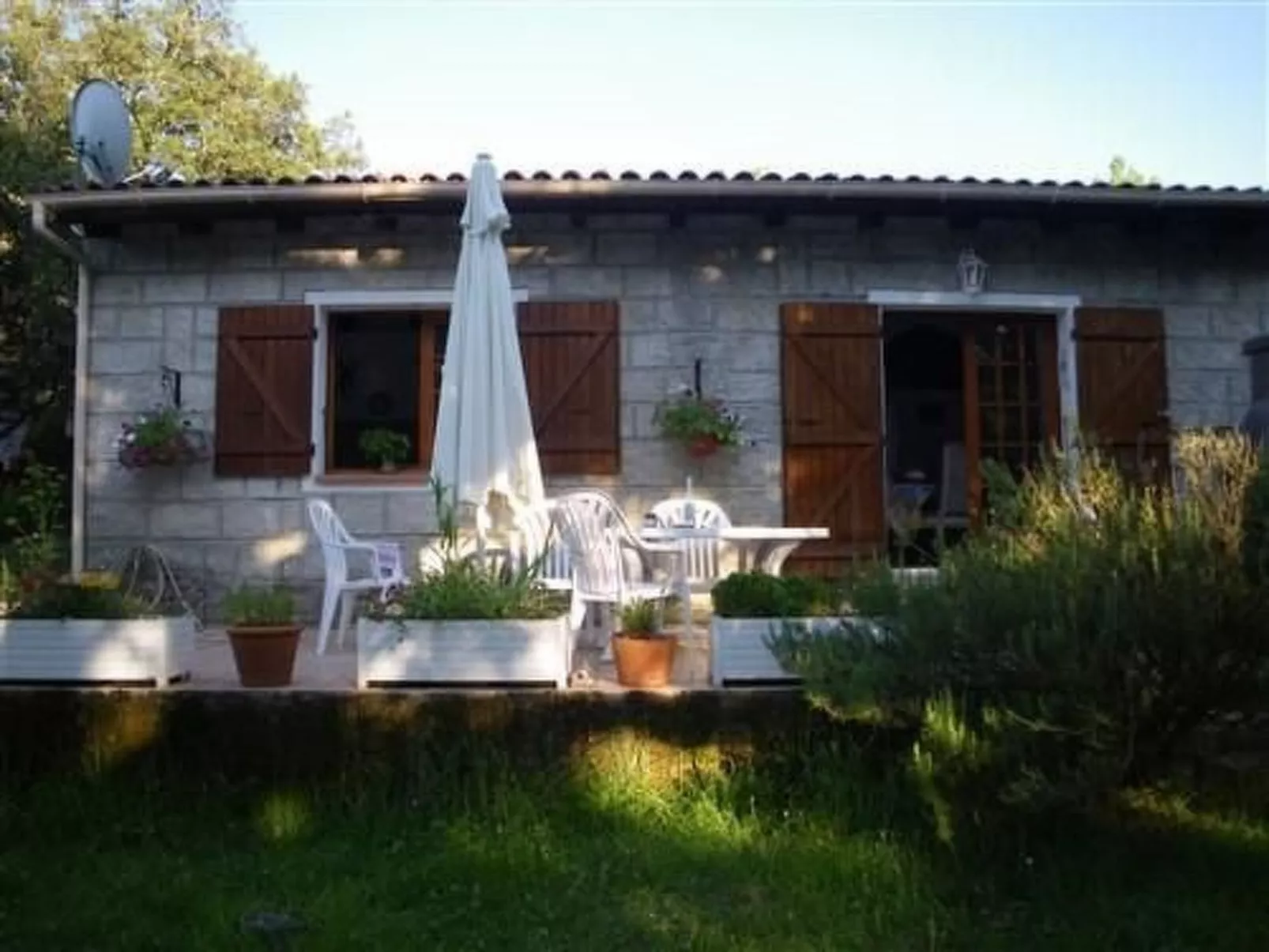 Wunderschönes Ferienhaus mit eigener Terrasse-Draußen