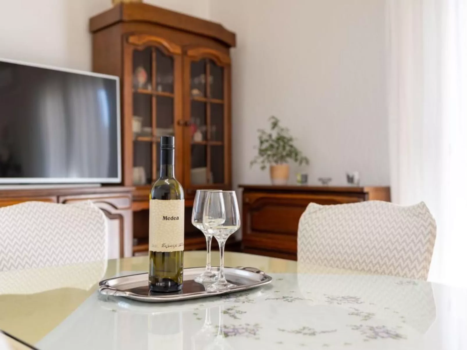 Coastal Comfort Apartment Teilen Speichern-Inside