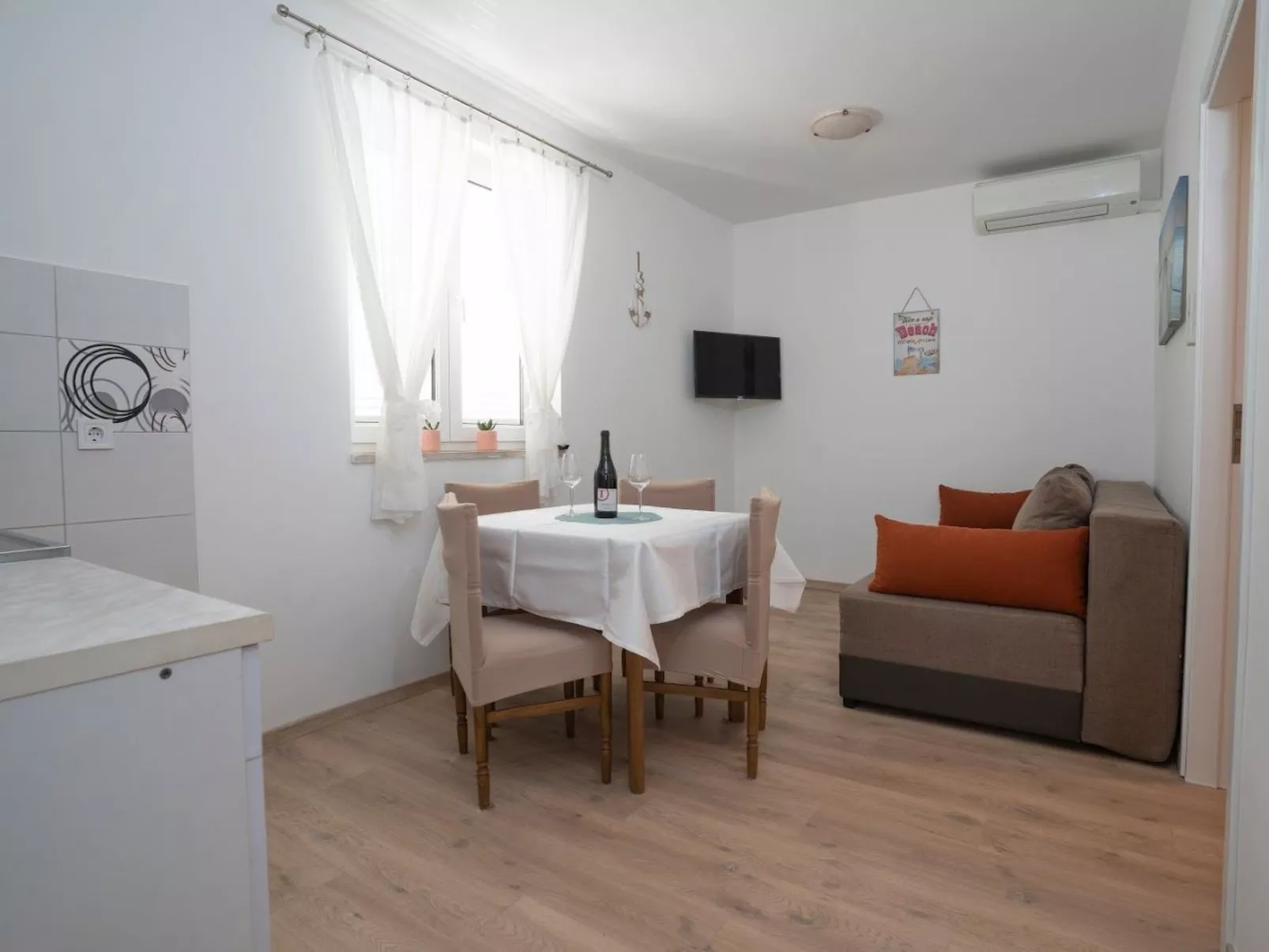Angenehmes Apartment in Sveti Filip I Jakov mit privatem Parkplatz-Dedans